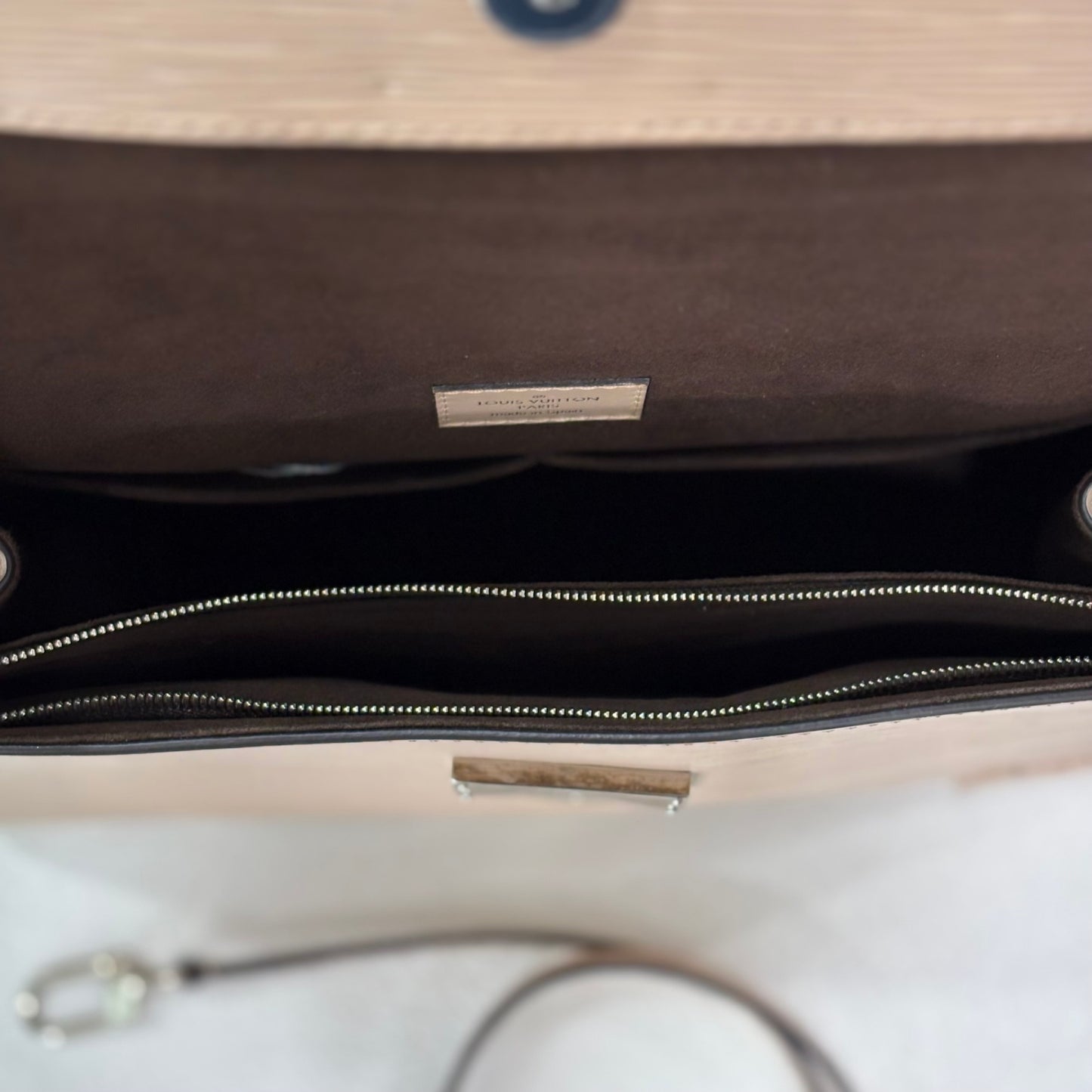 LOUIS VUITTON Epi Leather Cluny MM Bag