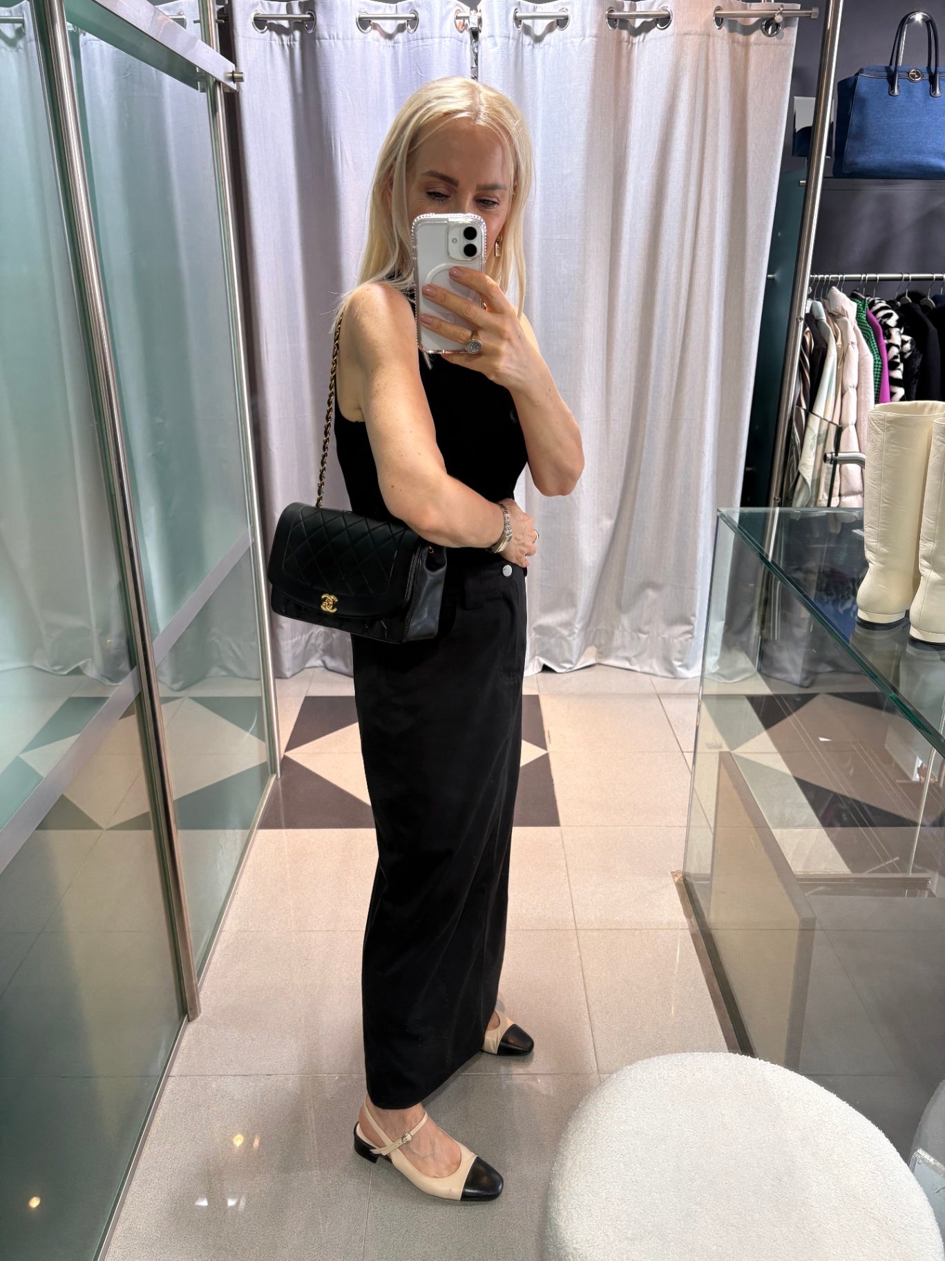 CHANEL DIANA - Black lambskin - Medium