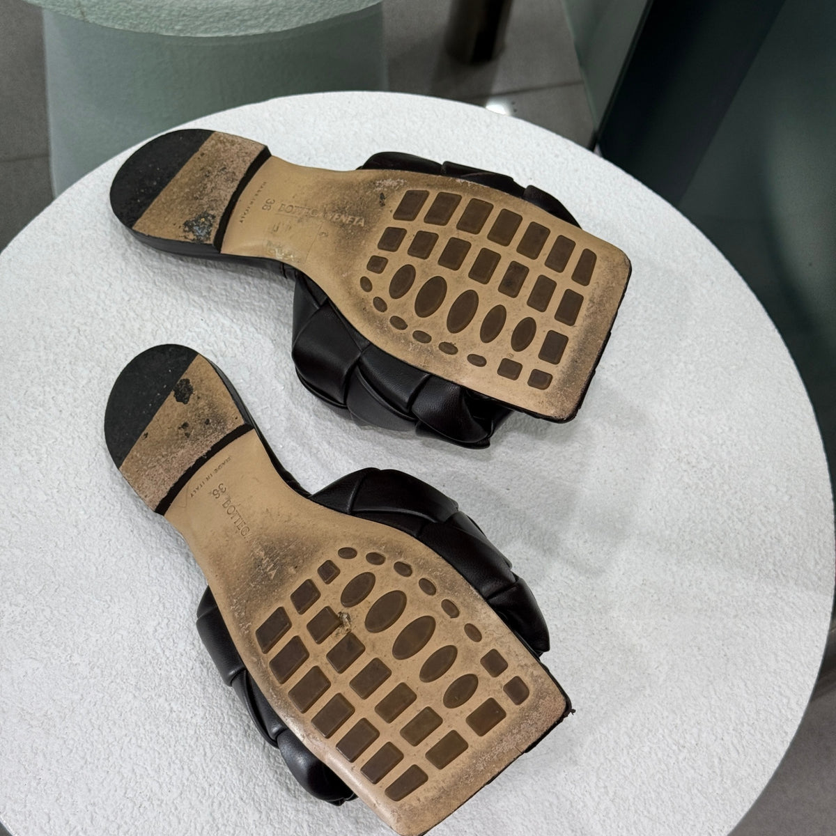 BOTTEGA VENETA Chocolate Lido Flat Sandals Sz 36