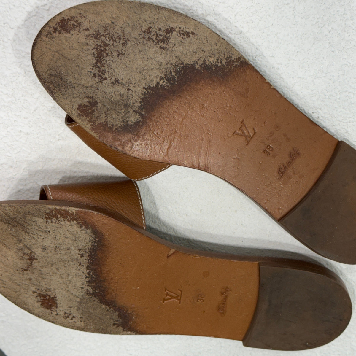 LOUIS VUITTON Brown Lock It Leather Sandals Sz 38