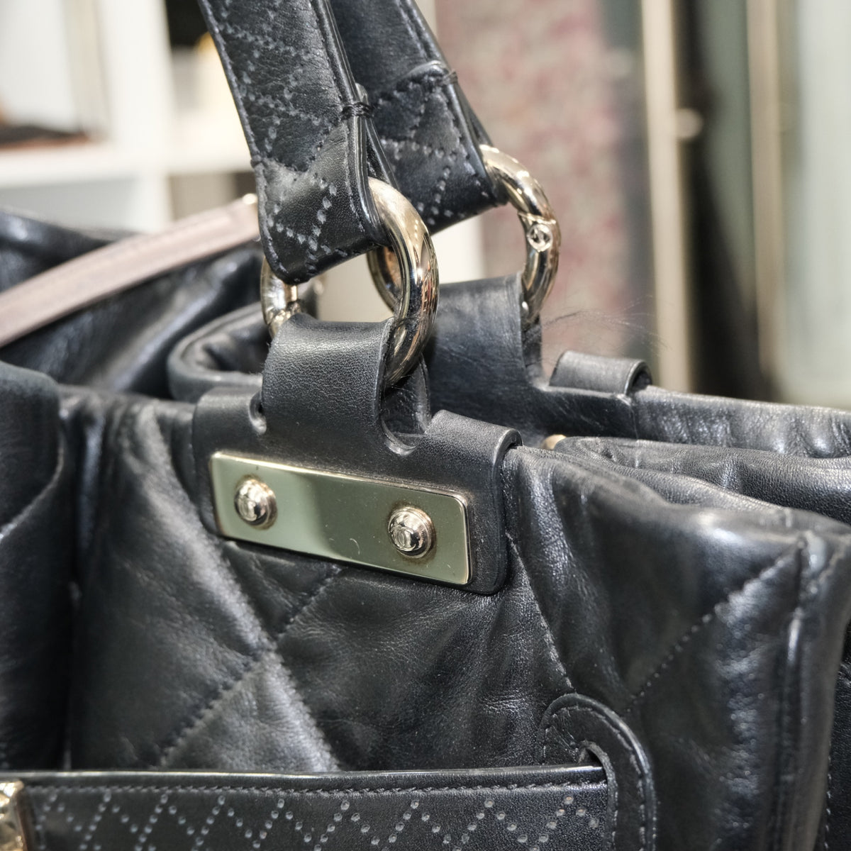 CHANEL Paris-Londres Door Latch Large Tote