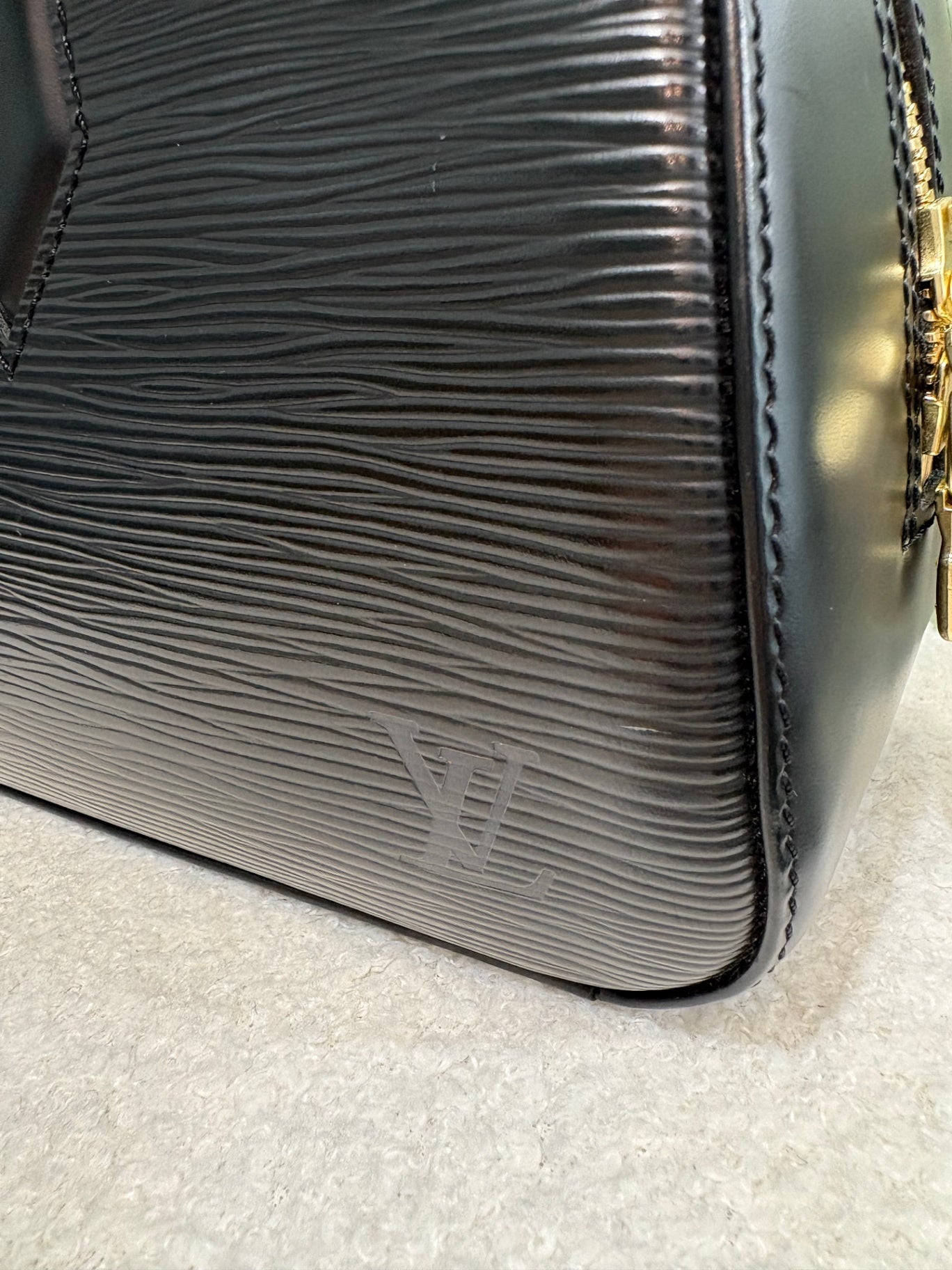 LOUIS VUITTON Epi Jasmin bag