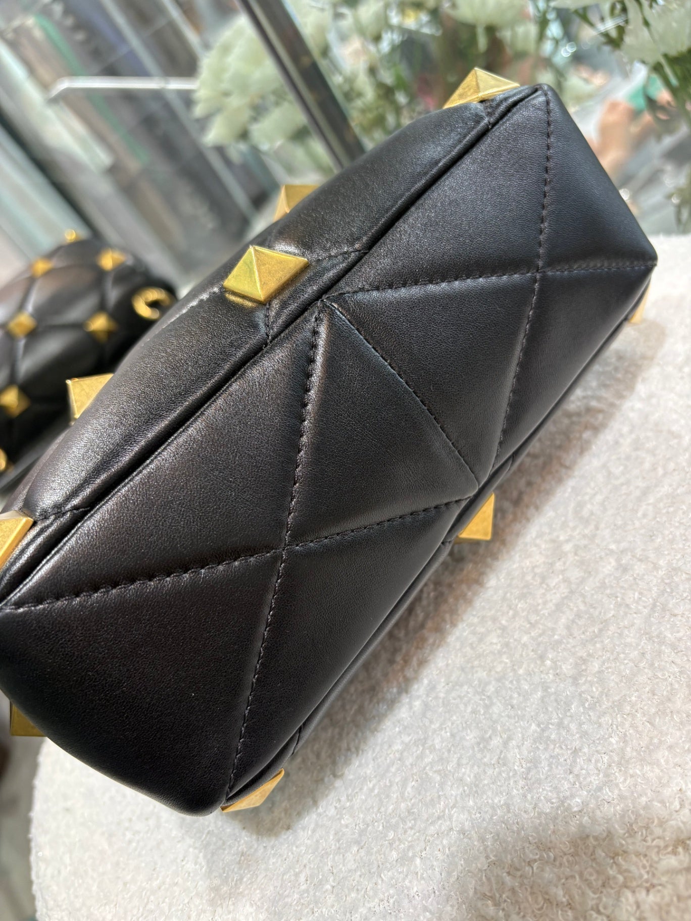 VALENTINO GARAVINI Blk/Gold Roman stud bag