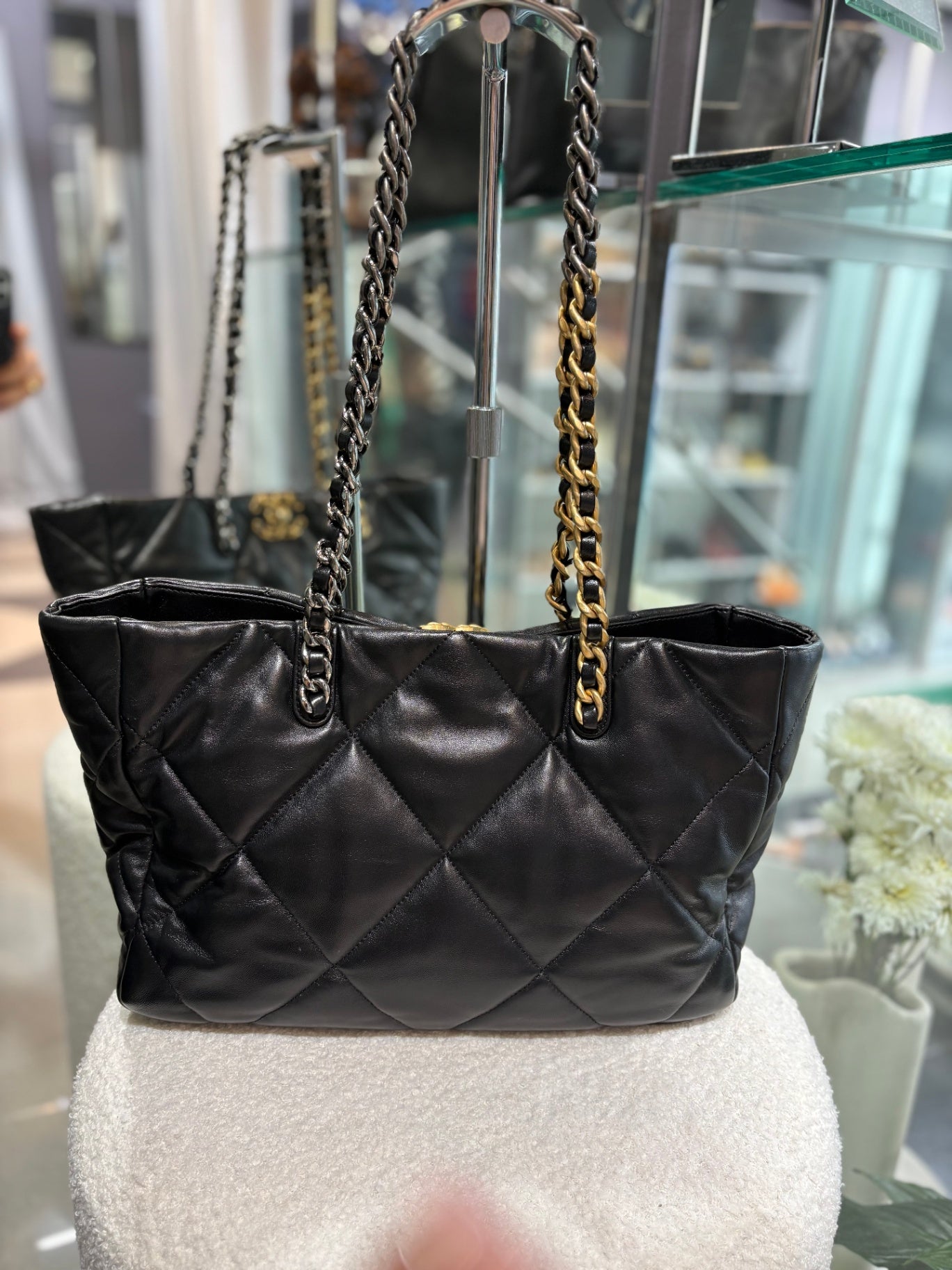 CHANEL 19 Quilted Leather chain tote - Medium