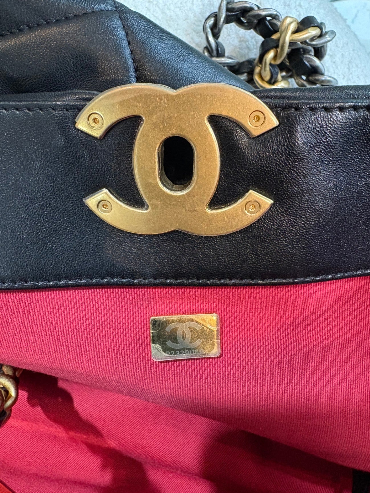 CHANEL 19 Quilted Leather chain tote - Medium