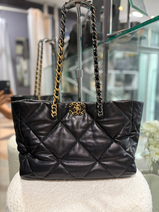CHANEL 19 Quilted Leather chain tote - Medium