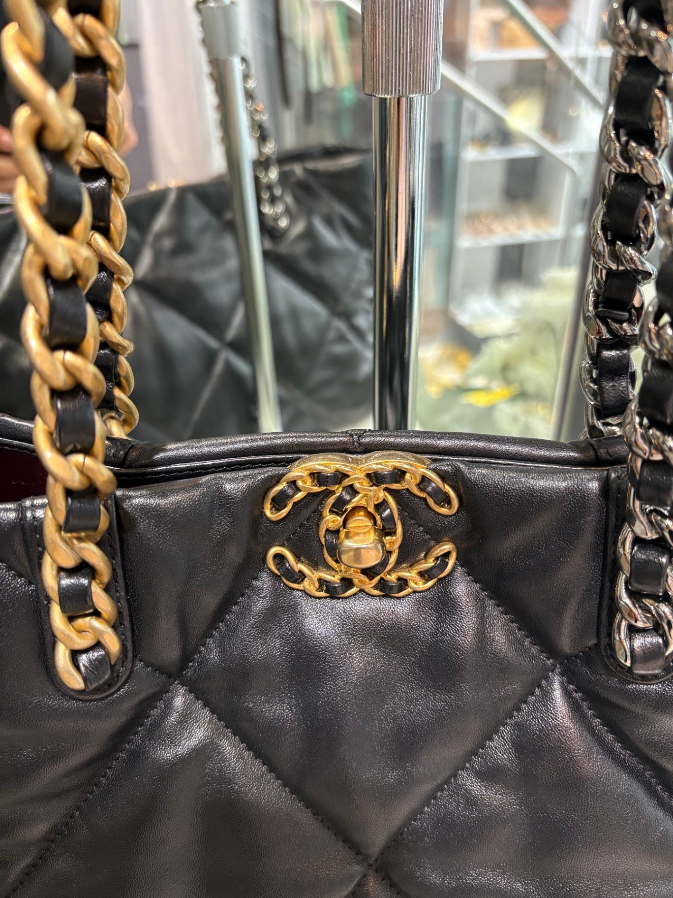 CHANEL 19 Quilted Leather chain tote - Medium