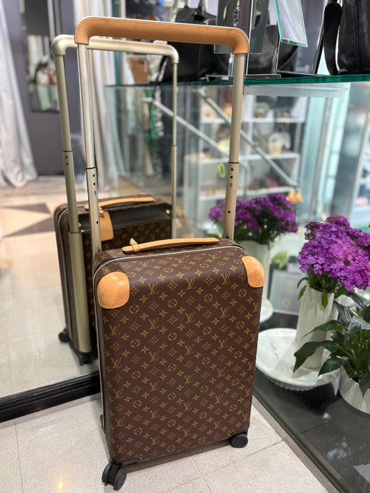 LOUIS VUITTON Horizon Monogram suitacase