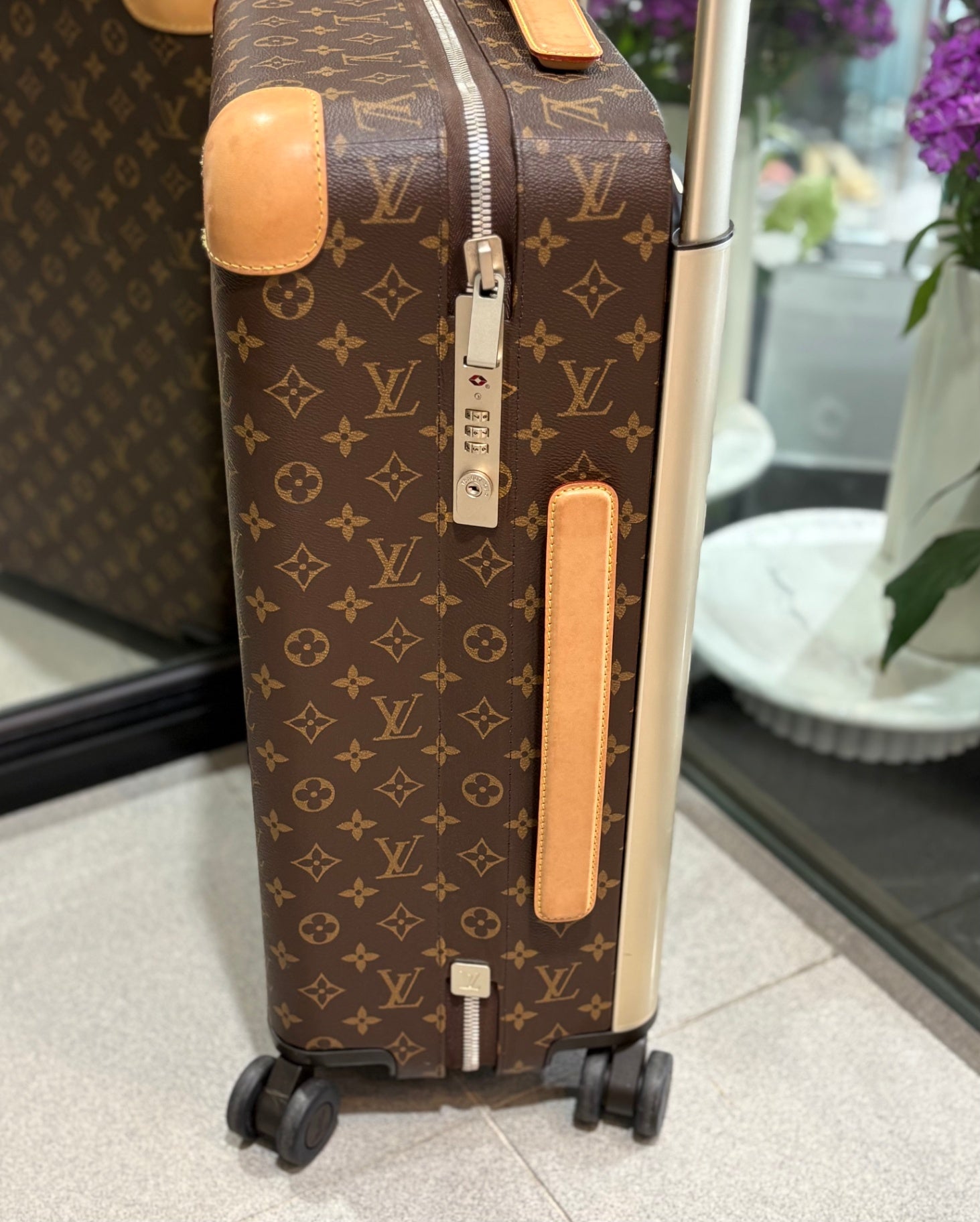 LOUIS VUITTON Horizon Monogram suitacase
