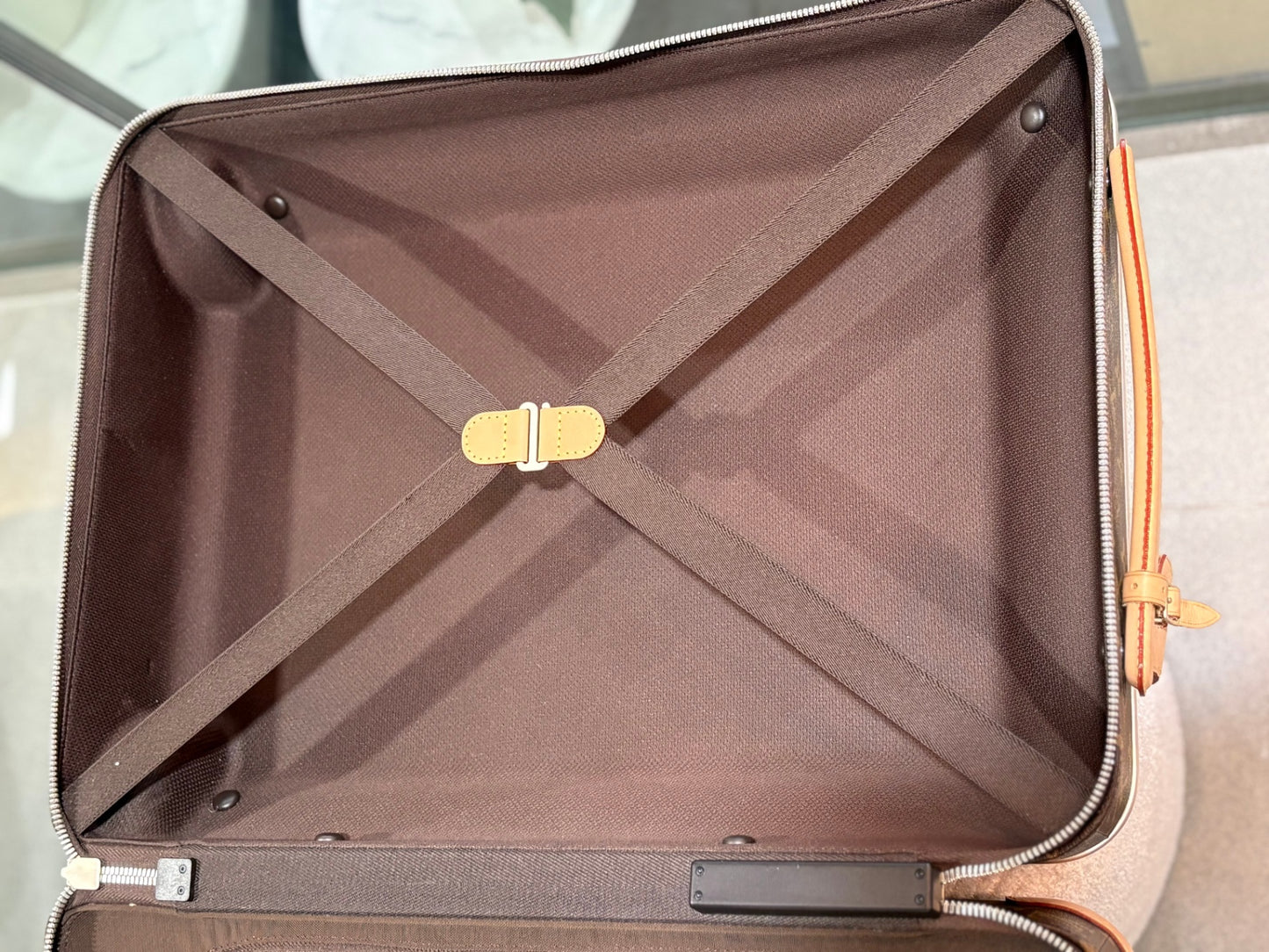 LOUIS VUITTON Horizon Monogram suitacase