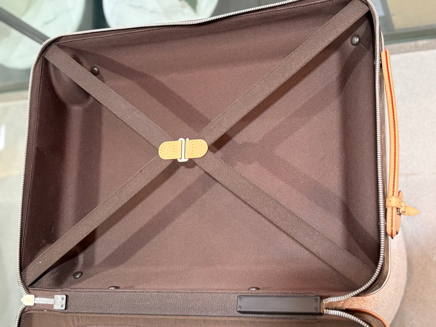 LOUIS VUITTON Horizon Monogram suitacase