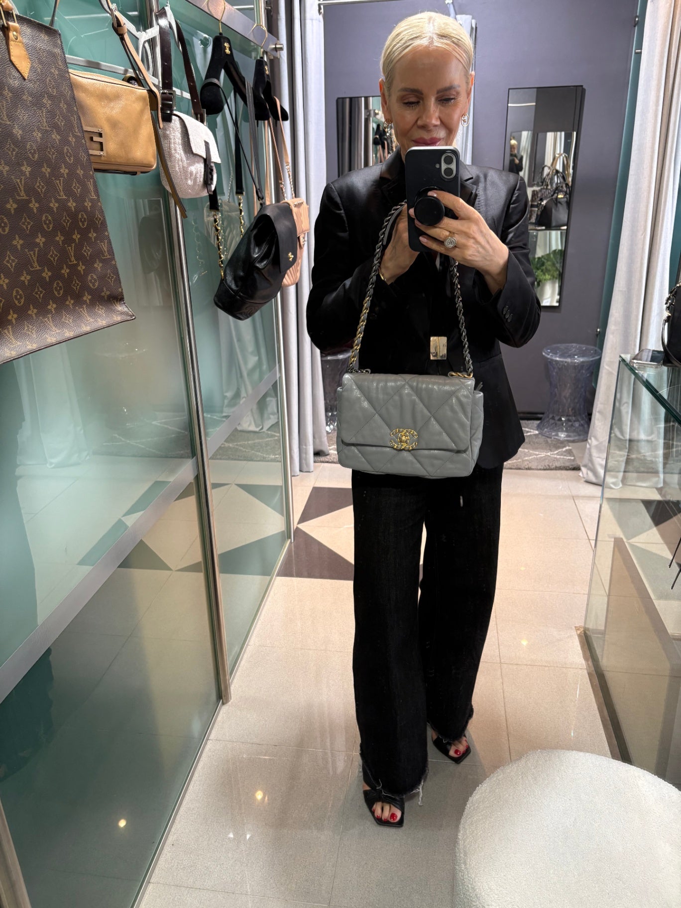 CHANEL 19 Medium Flap - Grey