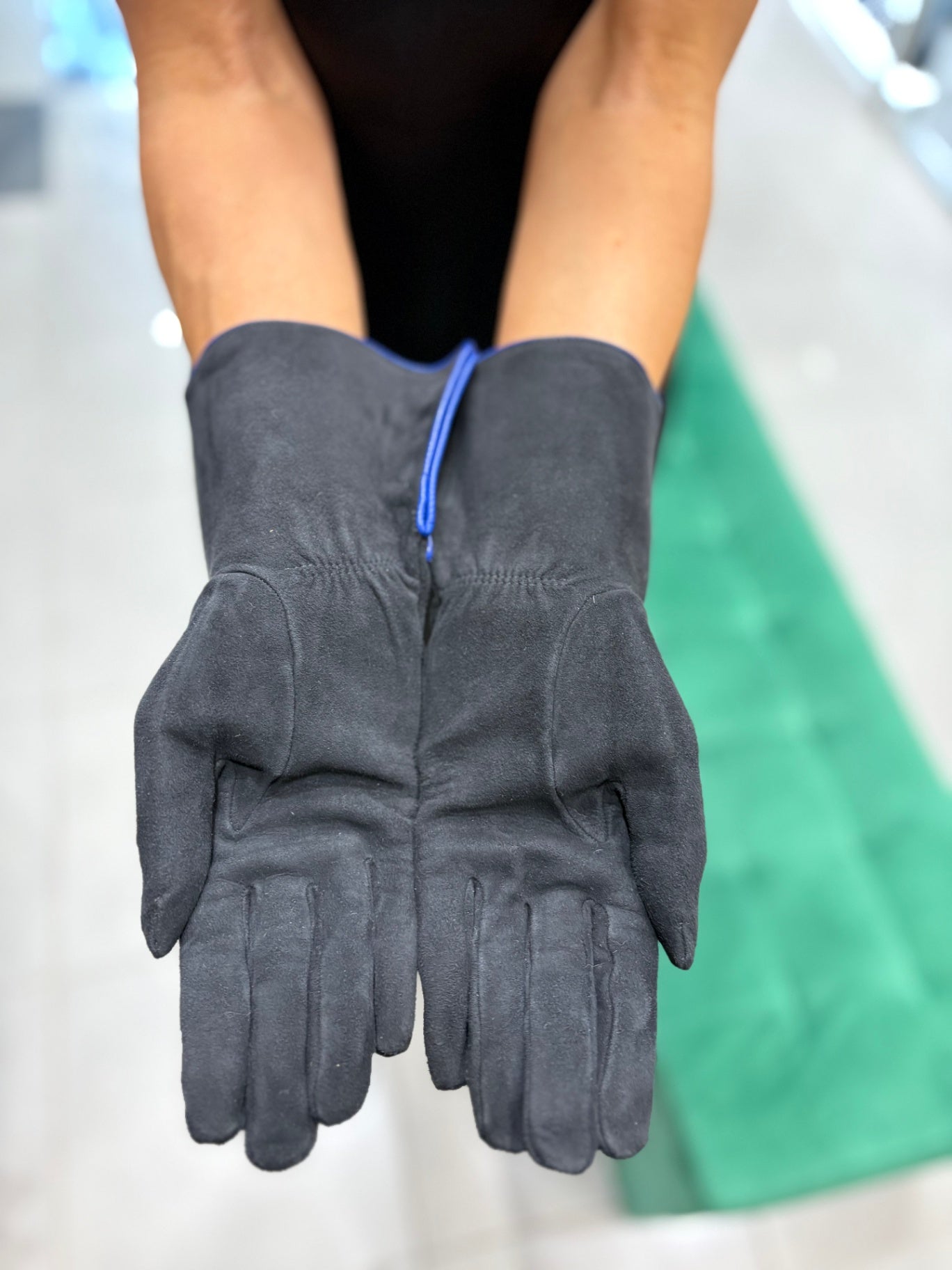 HERMES Suede Gloves