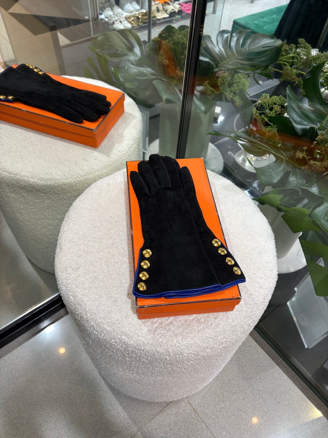 HERMES Suede Gloves