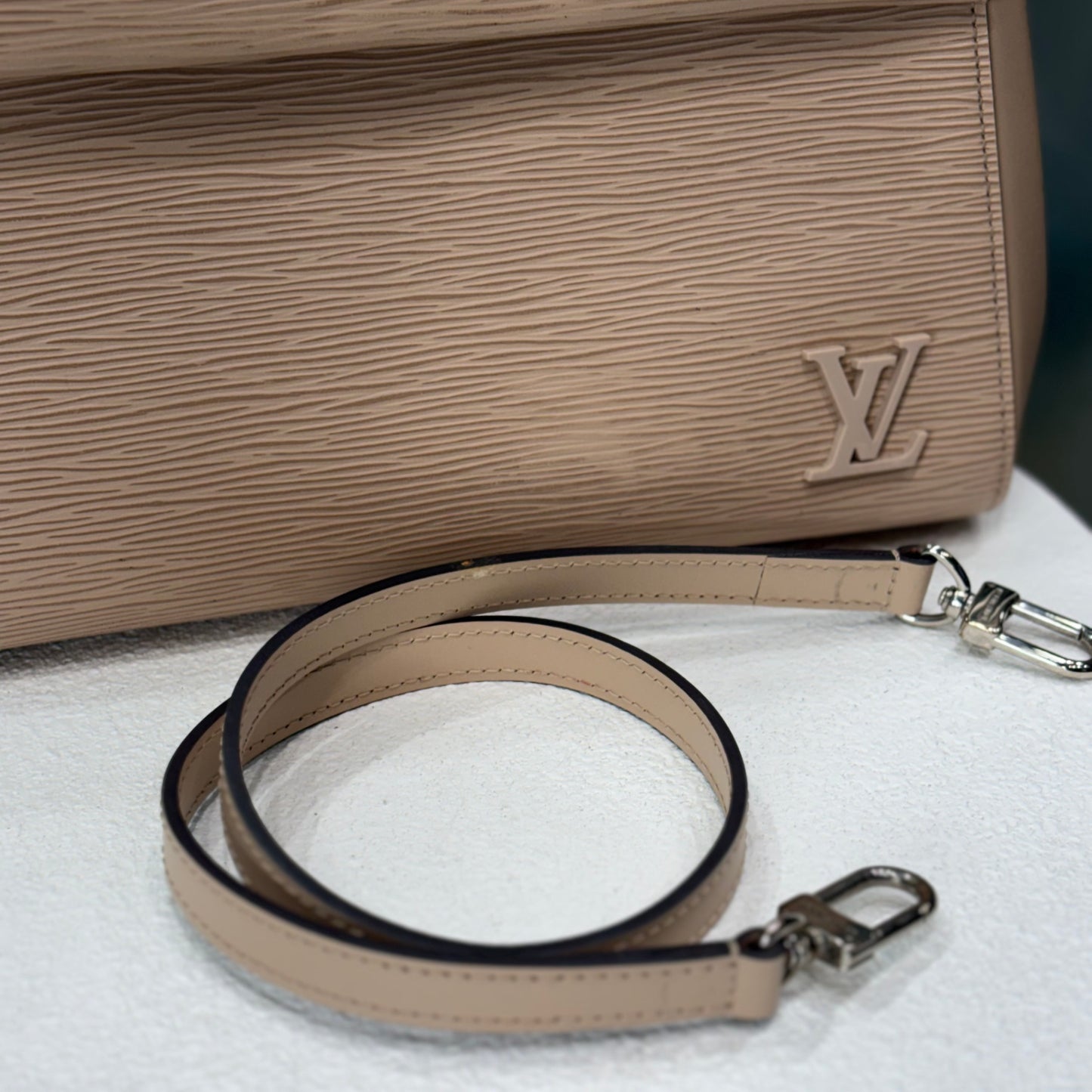 LOUIS VUITTON Epi Leather Cluny MM Bag