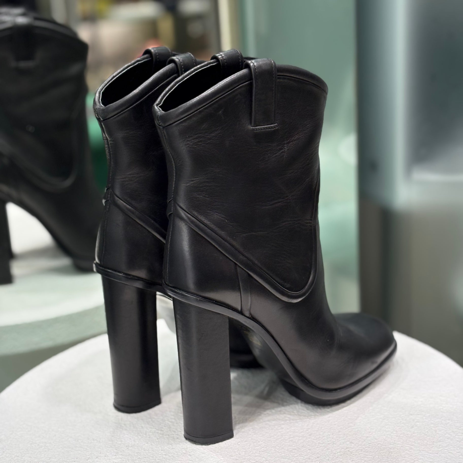 GUCCI Black Leather Boots Size 37.5