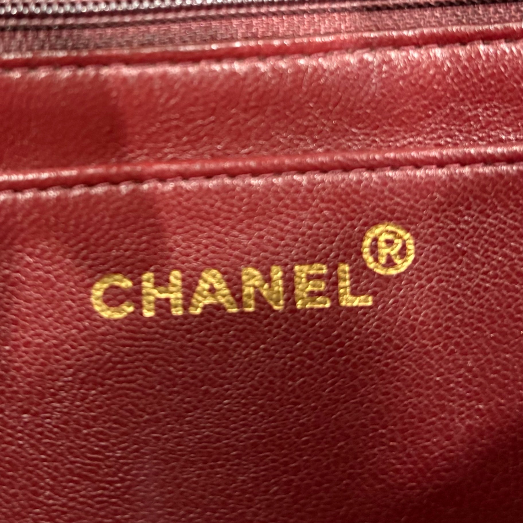 CHANEL DIANA - Black lambskin - Medium