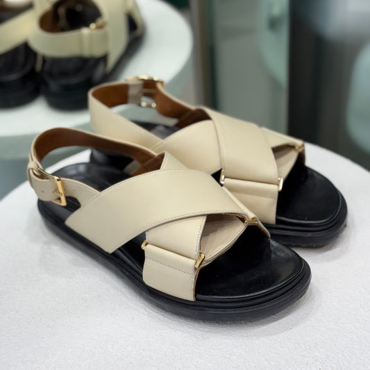 MARNI Fussbett Cream sandles 38 (B)