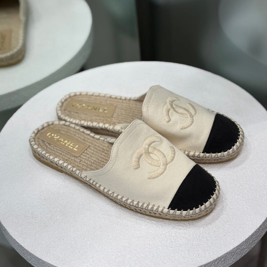 CHANEL CC Espadrilles Beige/Blk size 39