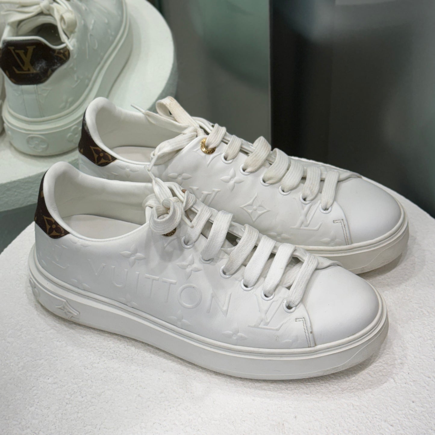 LOUIS VUITTON White Sneakers Size 37.5