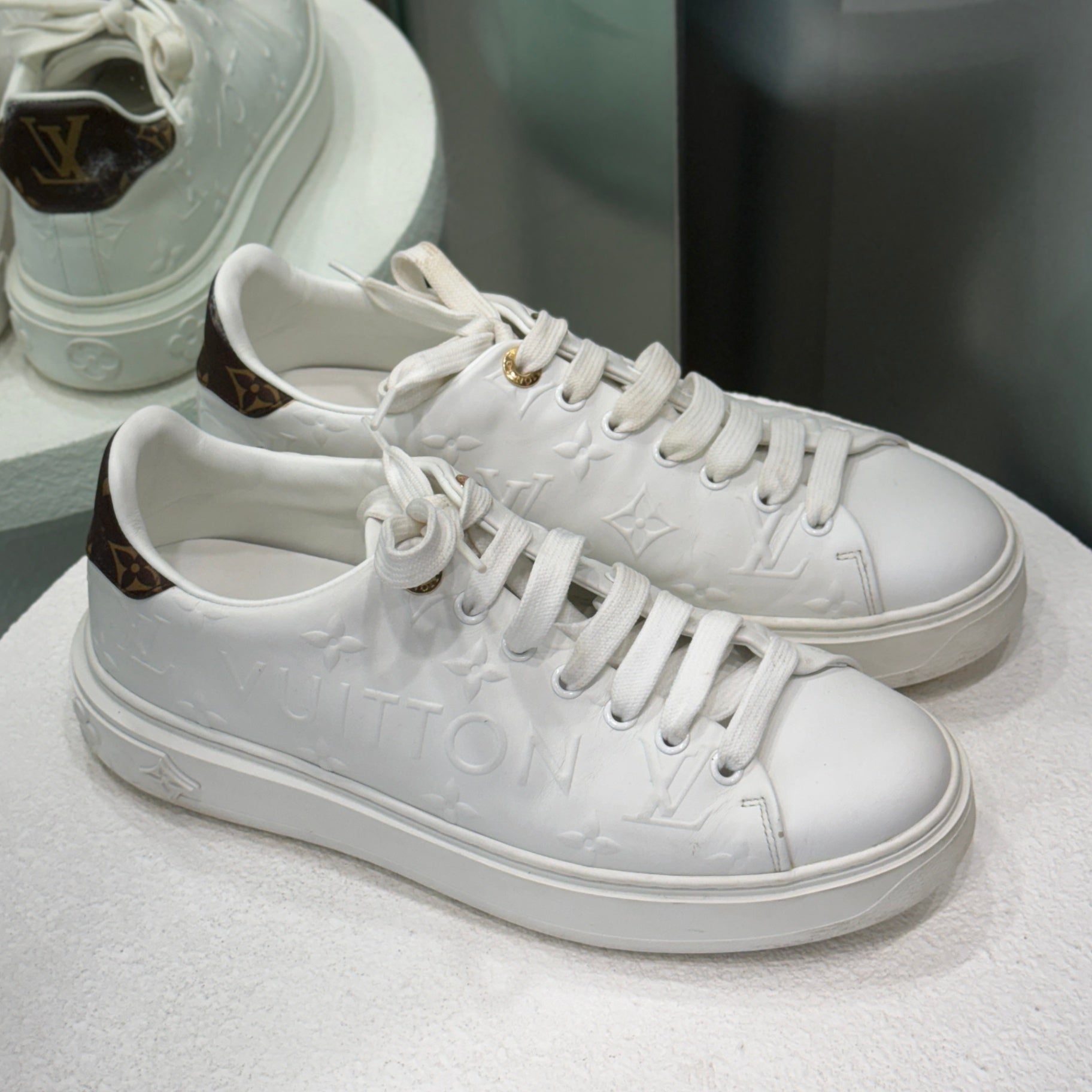 LOUIS VUITTON White Sneakers Size 37.5
