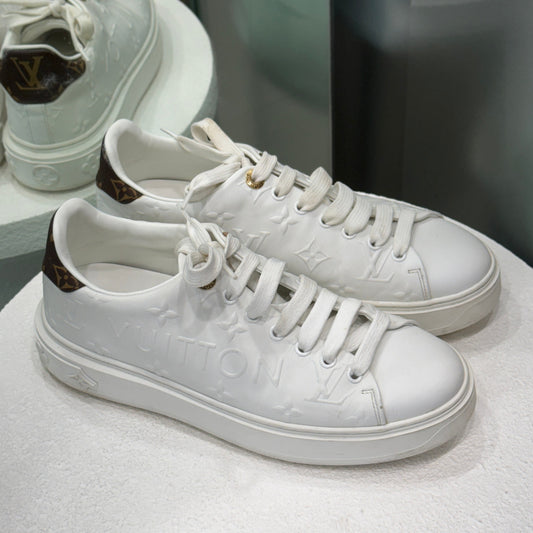 LOUIS VUITTON White Sneakers Size 37.5