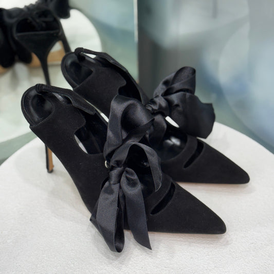 MANOLO BLAHNIK Suede Bow Heels Size 39