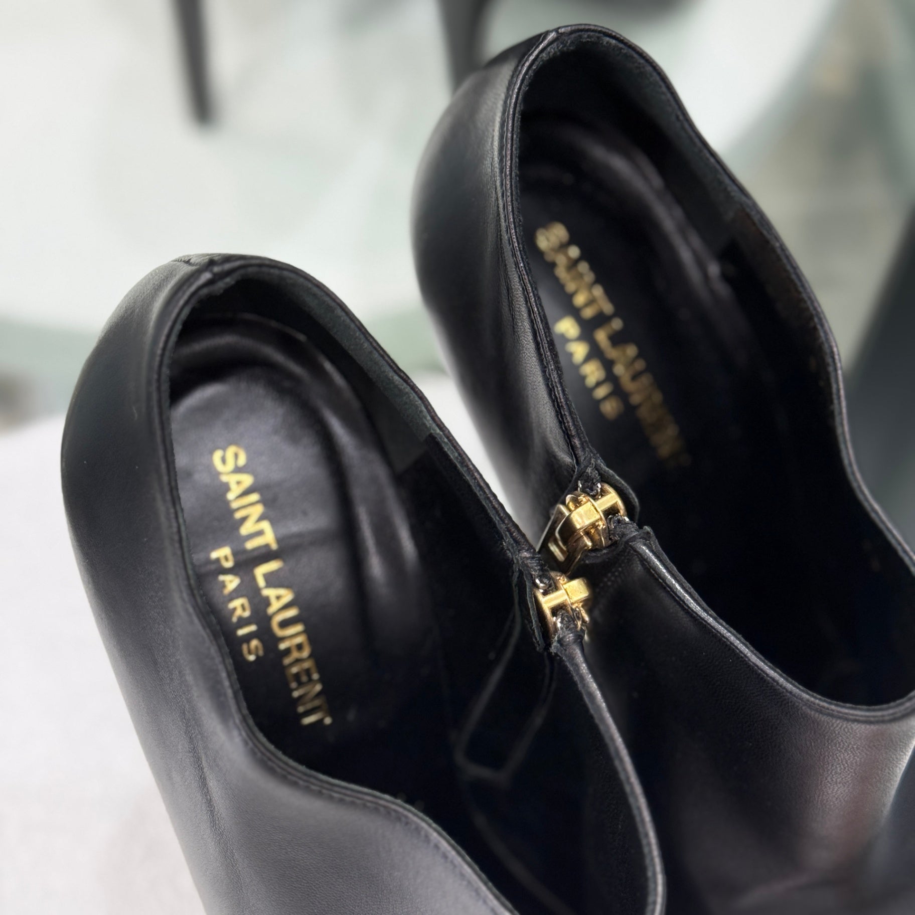 SAINT LAURENT Black with Red & Gold Toe Size 39