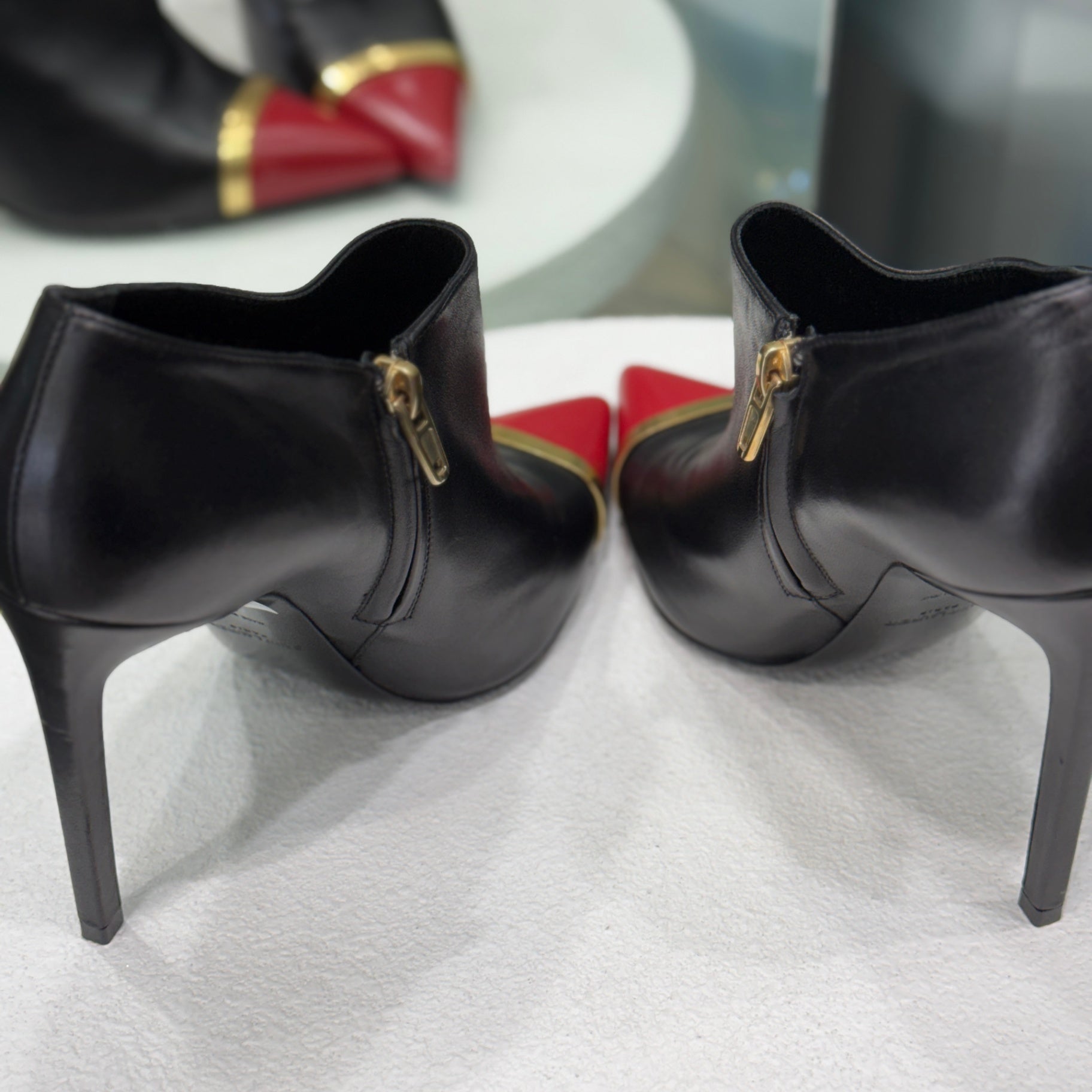 SAINT LAURENT Black with Red & Gold Toe Size 39