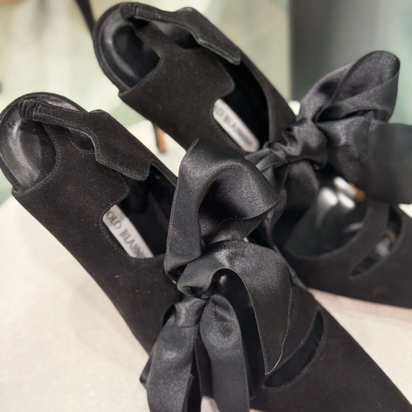 MANOLO BLAHNIK Suede Bow Heels Size 39