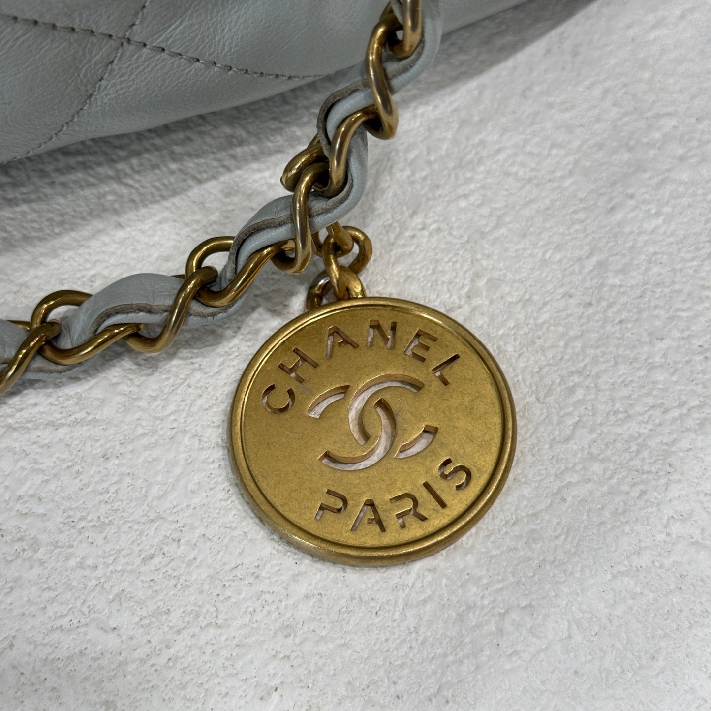 CHANEL 22 Small Handbag - Soft Blue