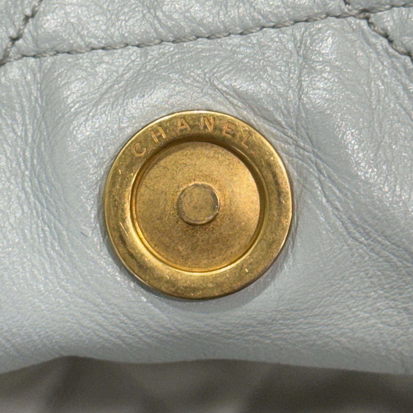 CHANEL 22 Small Handbag - Soft Blue