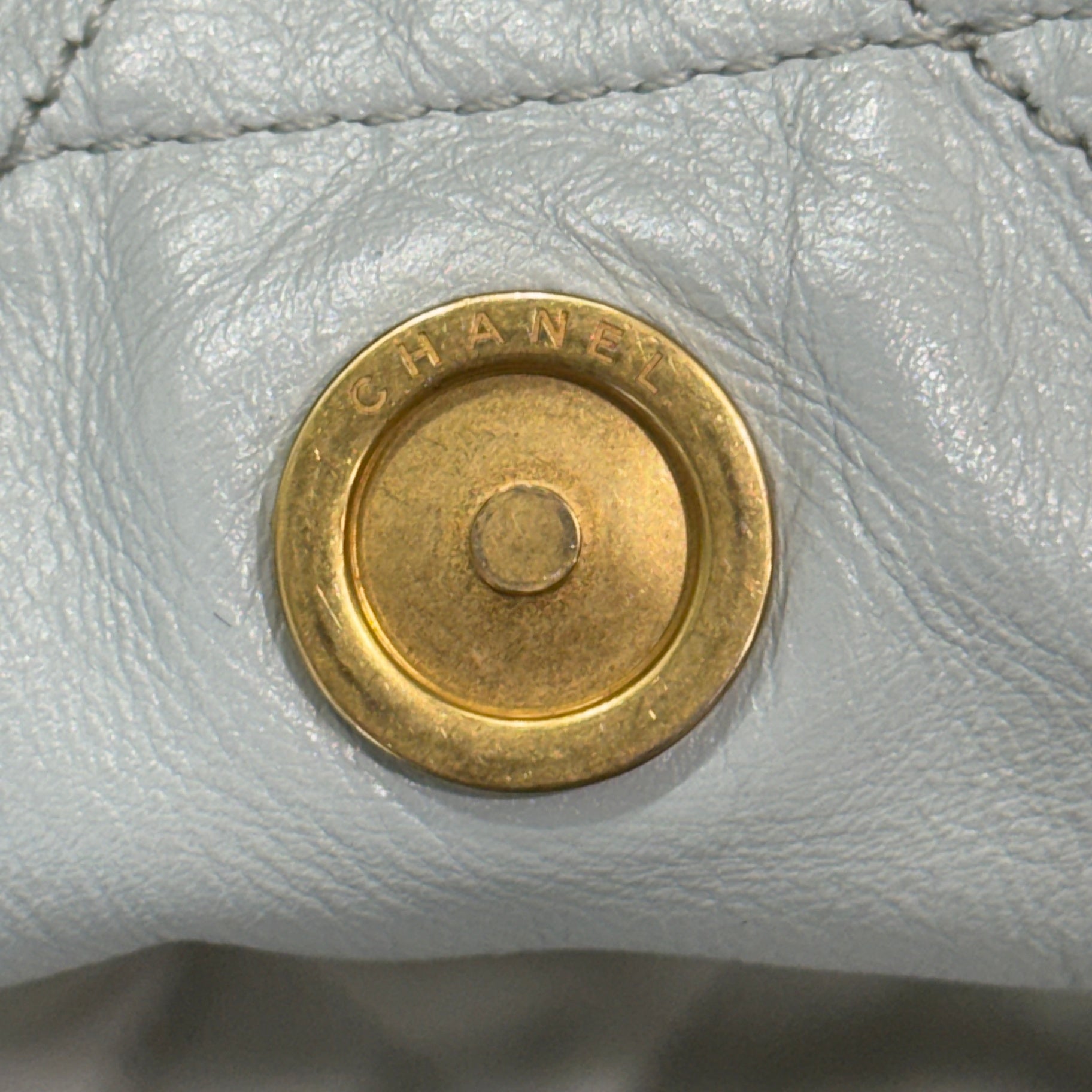 CHANEL 22 Small Handbag - Soft Blue