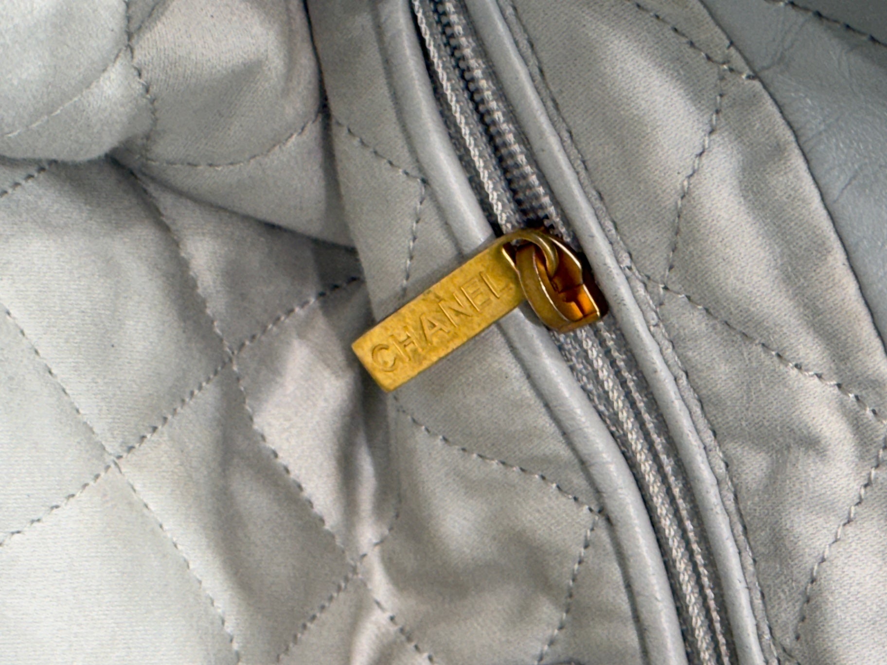 CHANEL 22 Small Handbag - Soft Blue