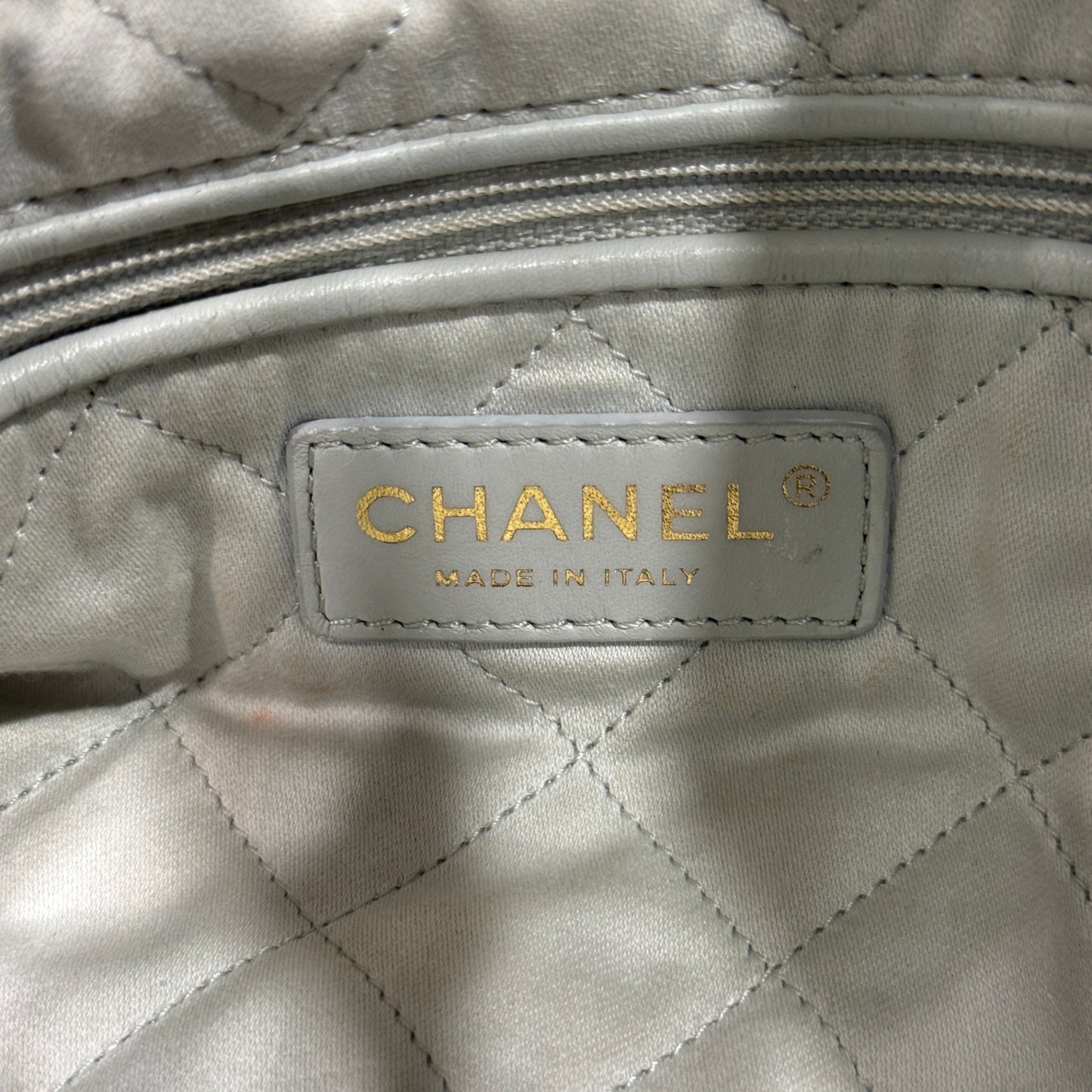 CHANEL 22 Small Handbag - Soft Blue