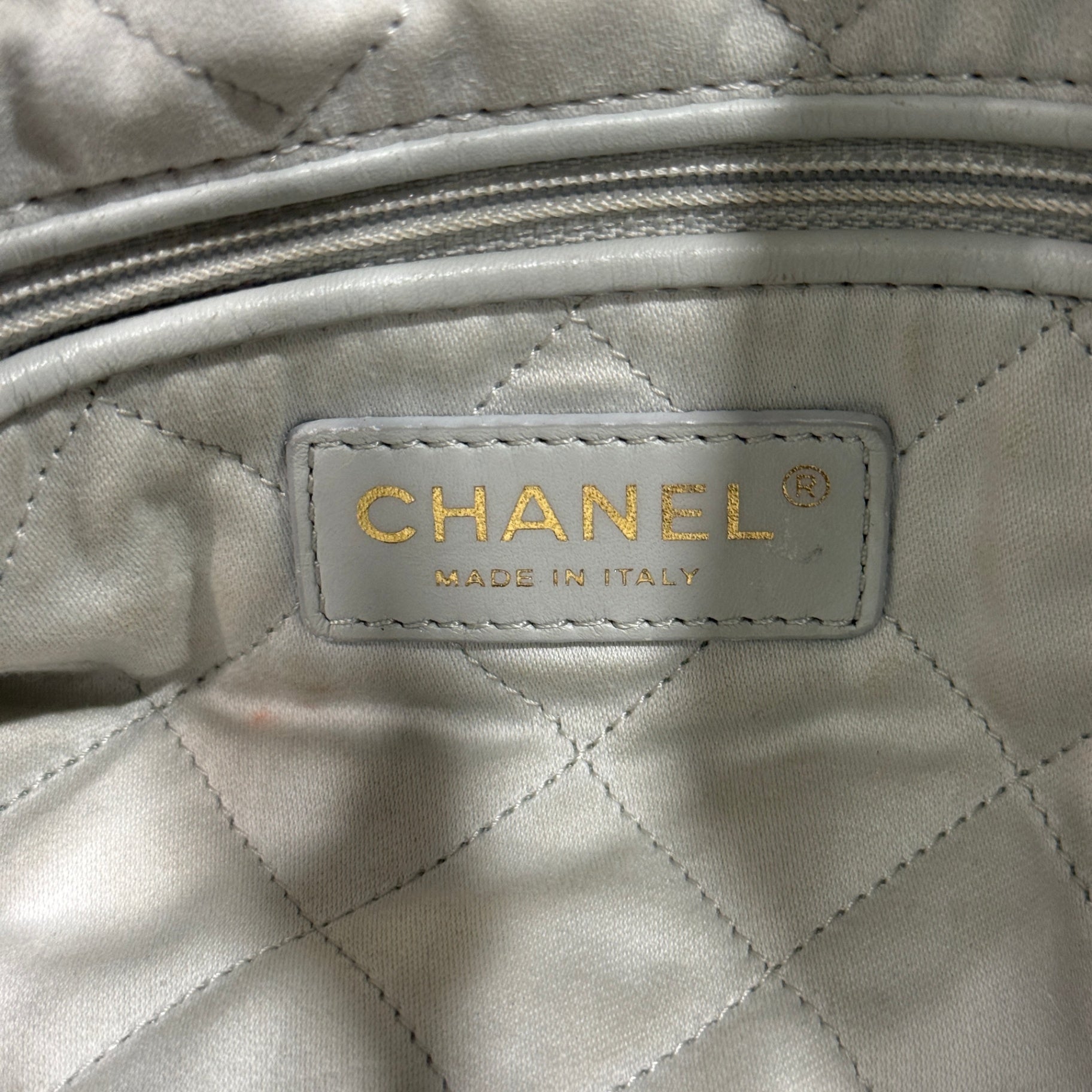 CHANEL 22 Small Handbag - Soft Blue