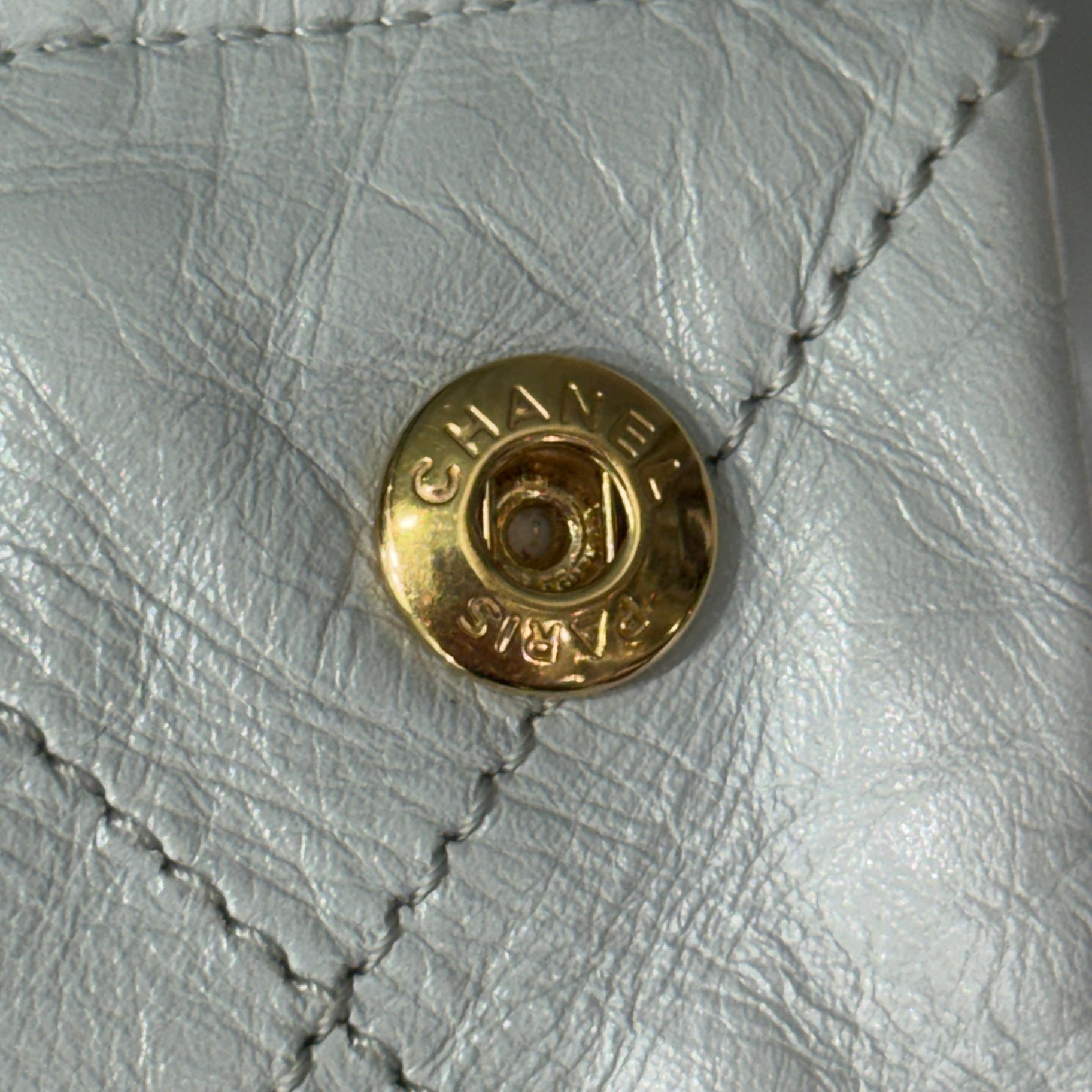 CHANEL 22 Small Handbag - Soft Blue