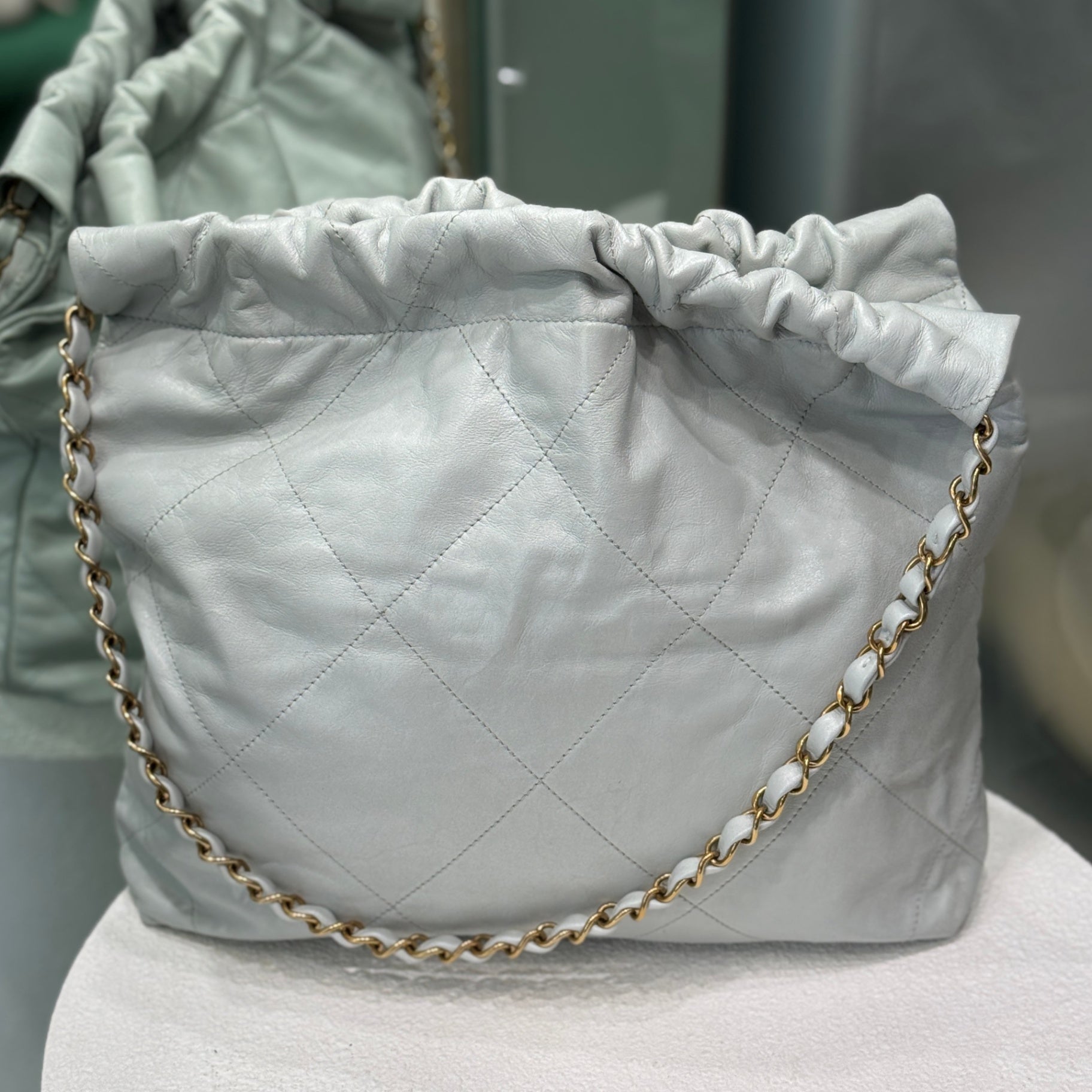 CHANEL 22 Small Handbag - Soft Blue