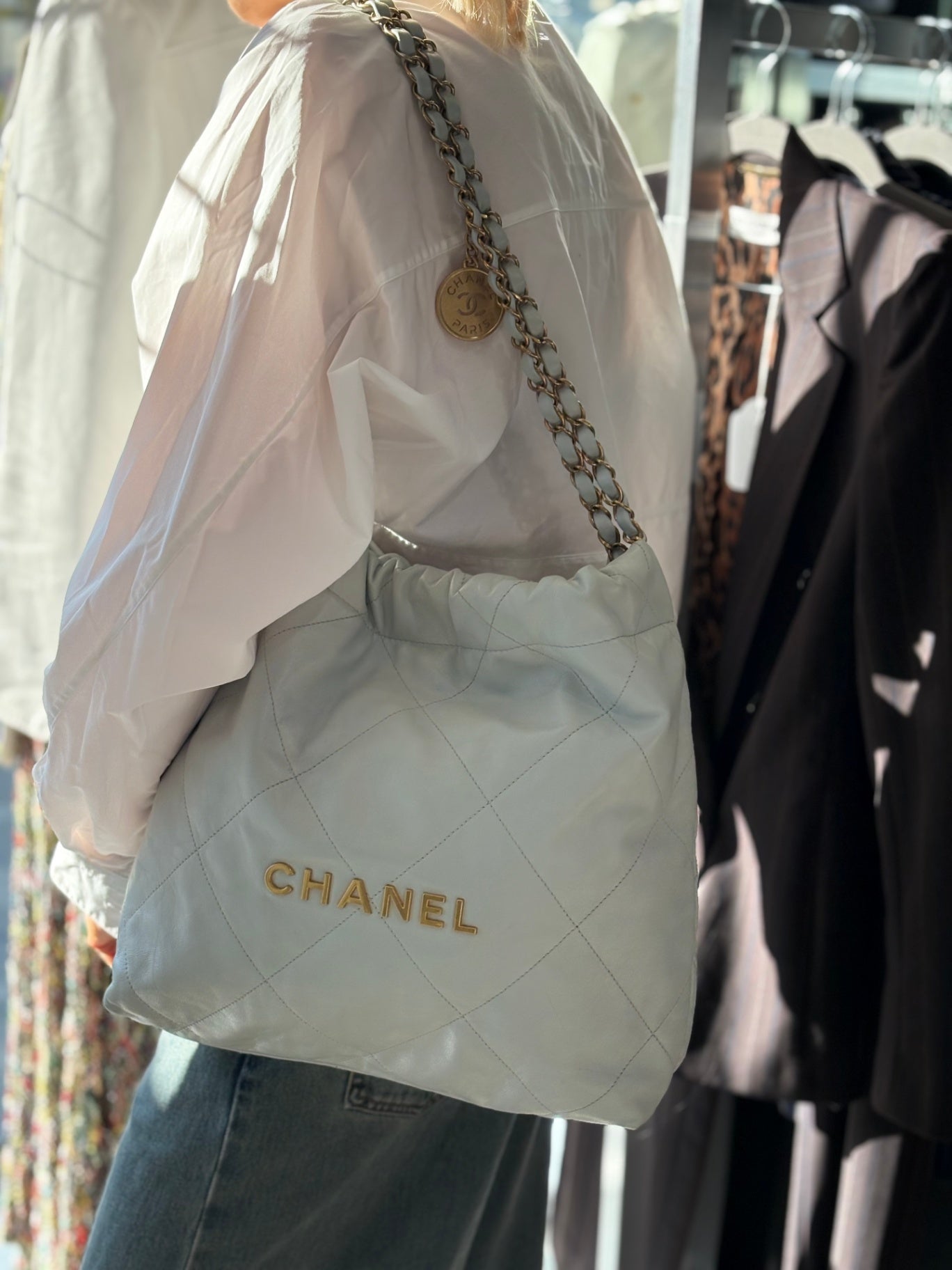 CHANEL 22 Small Handbag - Soft Blue