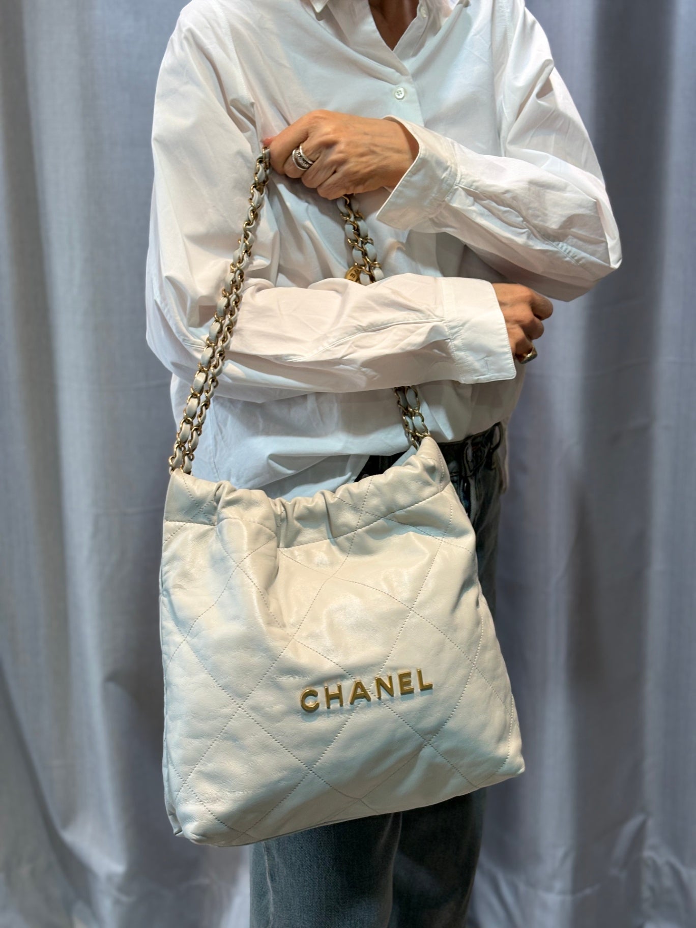 CHANEL 22 Small Handbag - Soft Blue