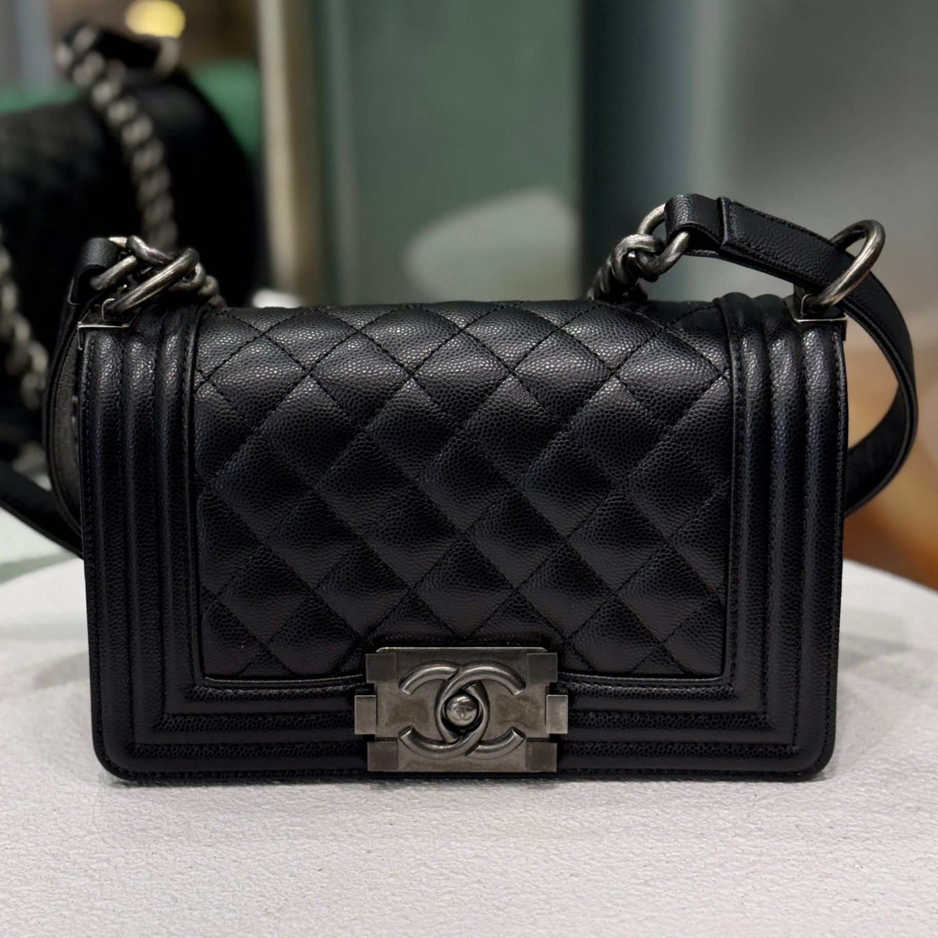 CHANEL Boy Bag Small - Black