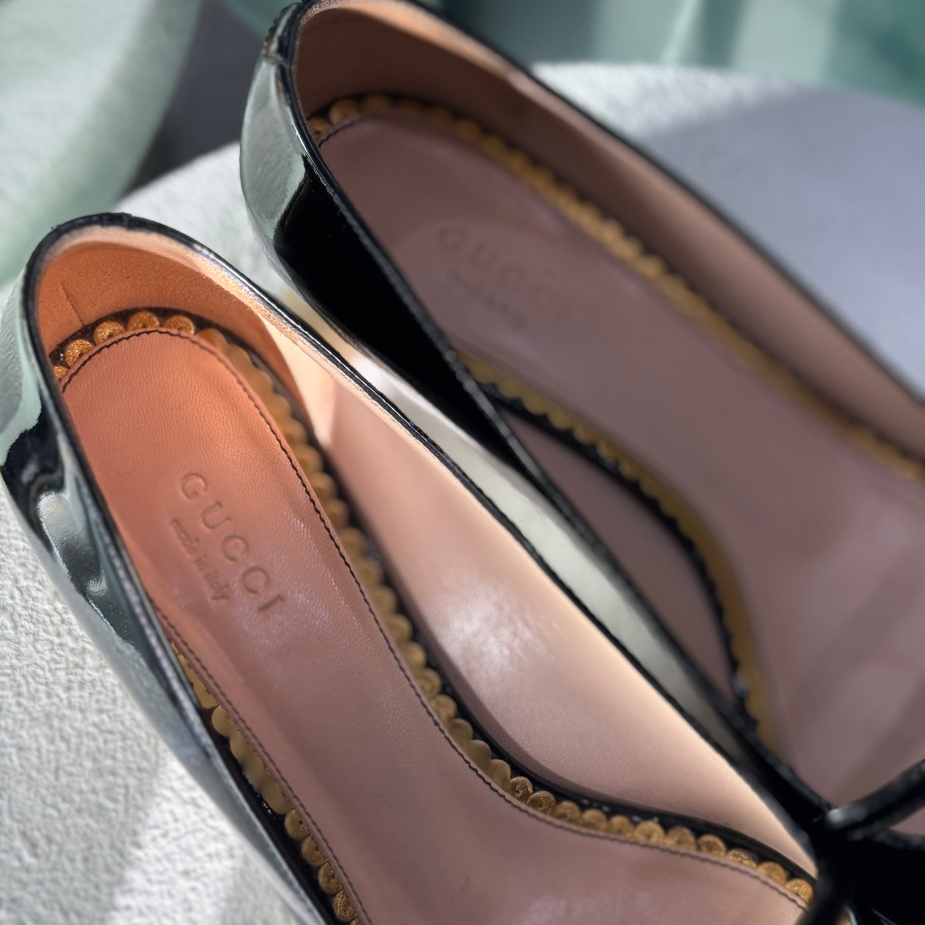 GUCCI Black Mary Janes Gold Heel Sz 37 (B)