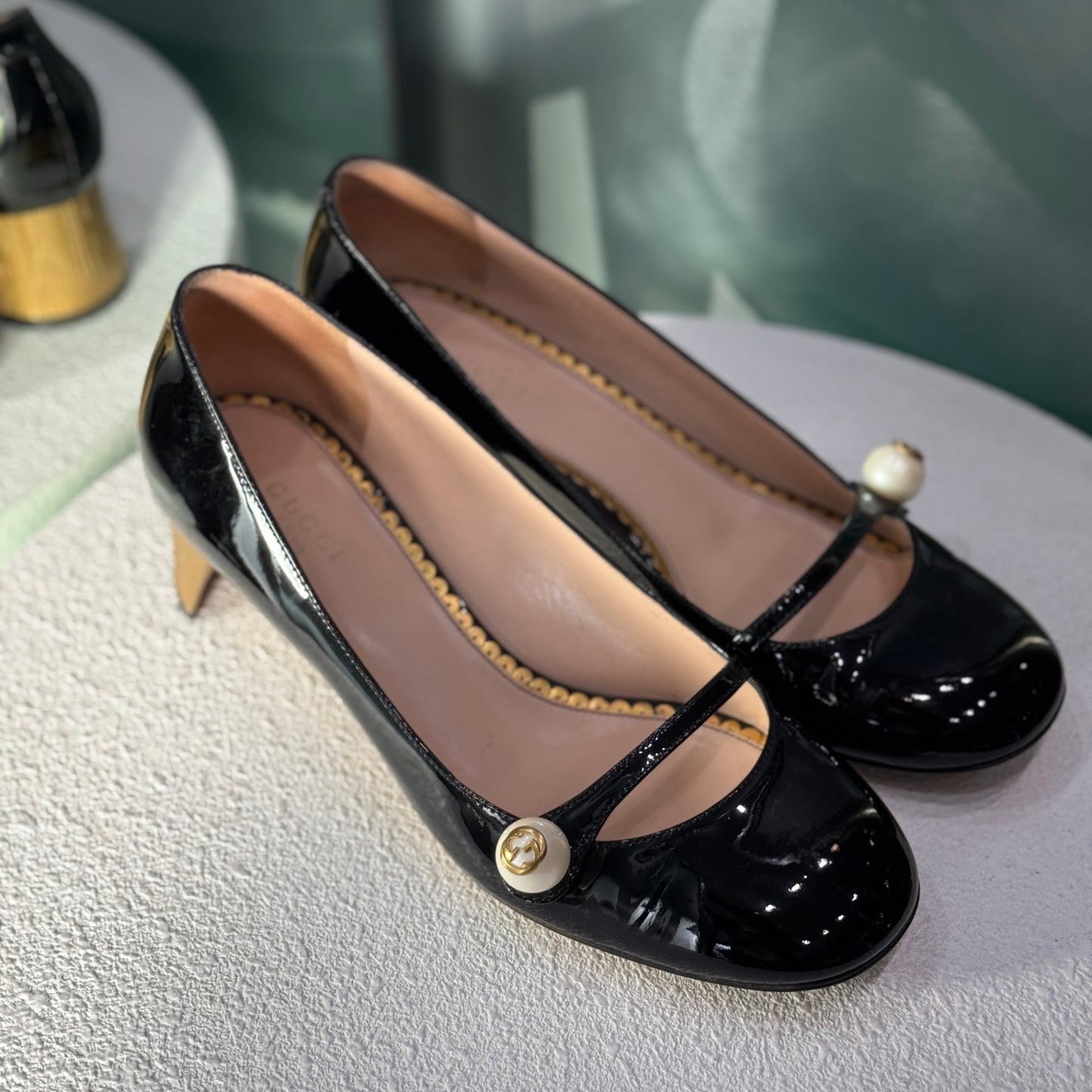 GUCCI Black Mary Janes Gold Heel Sz 37 (B)