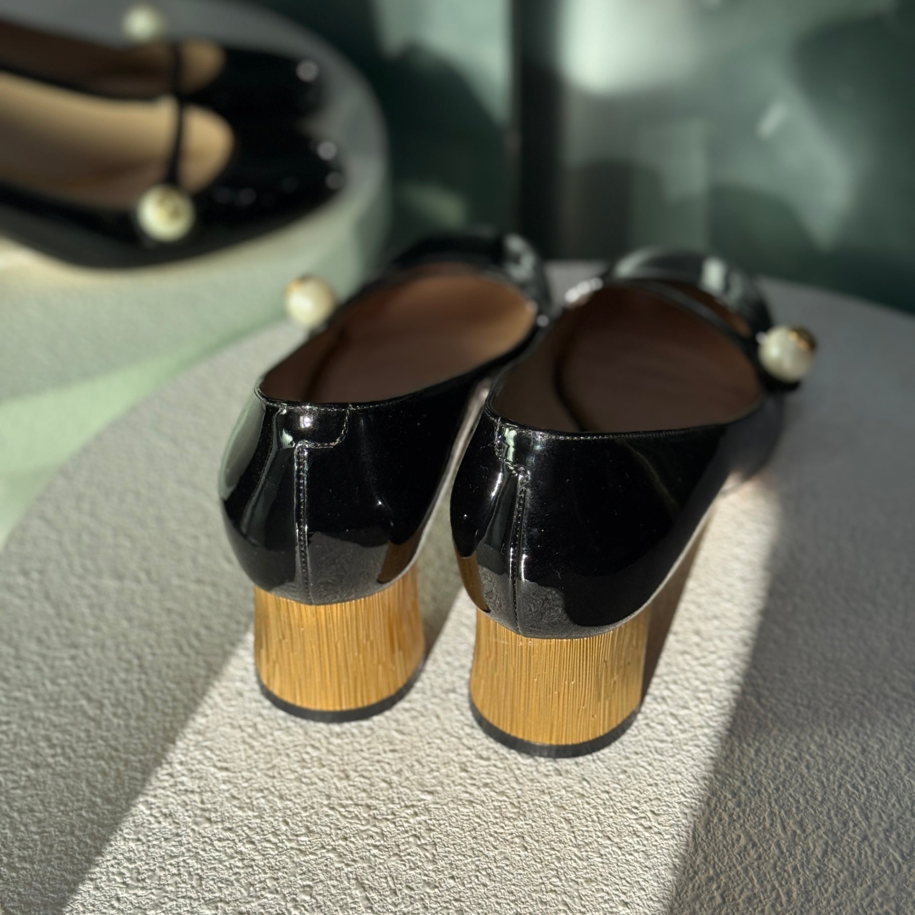 GUCCI Black Mary Janes Gold Heel Sz 37 (B)