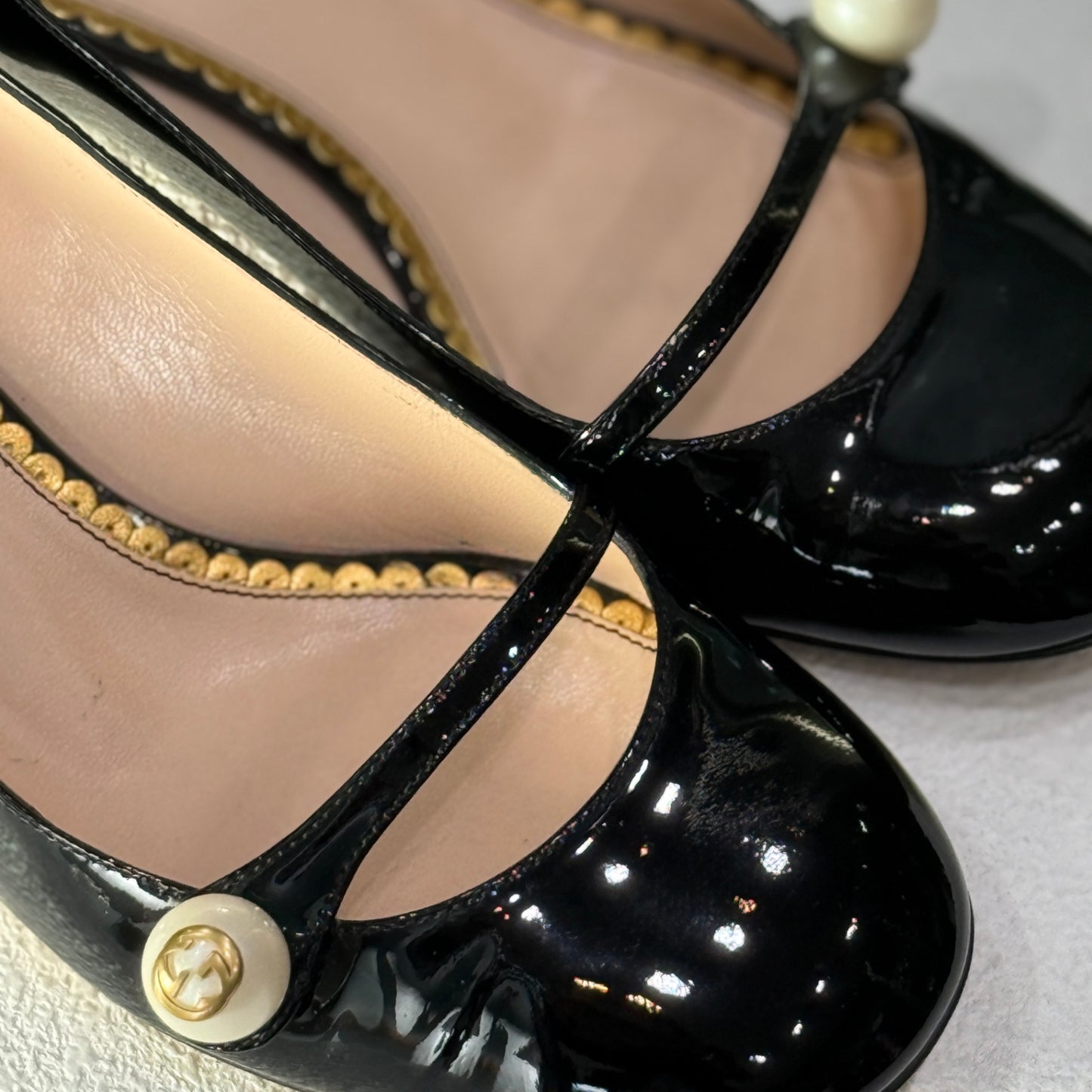 GUCCI Black Mary Janes Gold Heel Sz 37 (B)