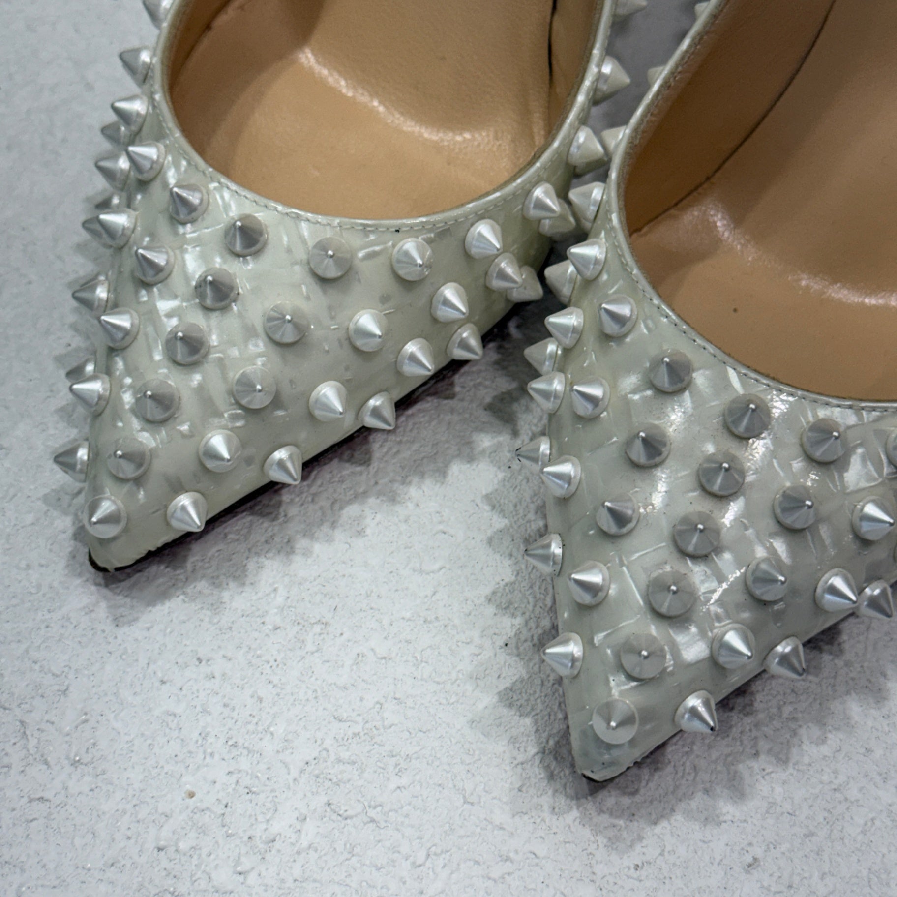 CHRISTIAN LOUBOUTIN White Spike Heels Sz 38