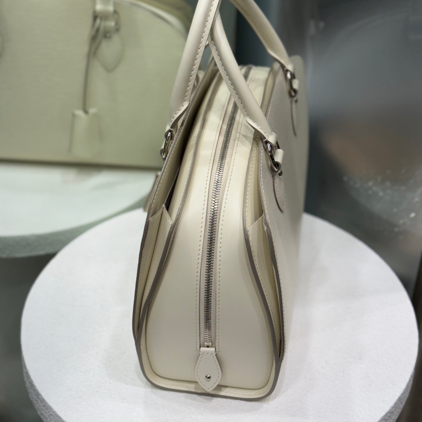 LOUIS VUITTON Epi Pont Neuf PM Bag Cream
