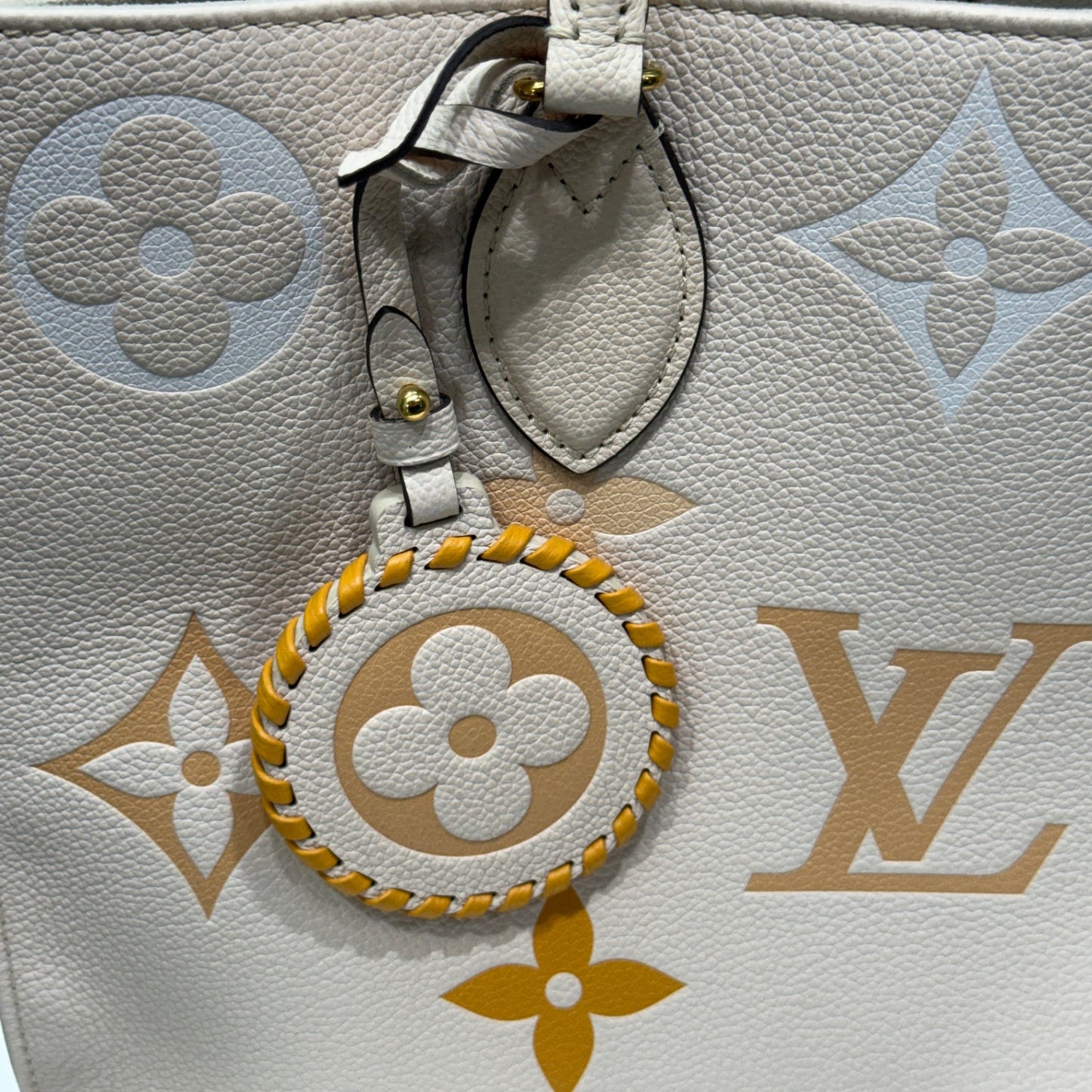 LOUIS VUITTON OnTheGo MM Tote Cream Saffron
