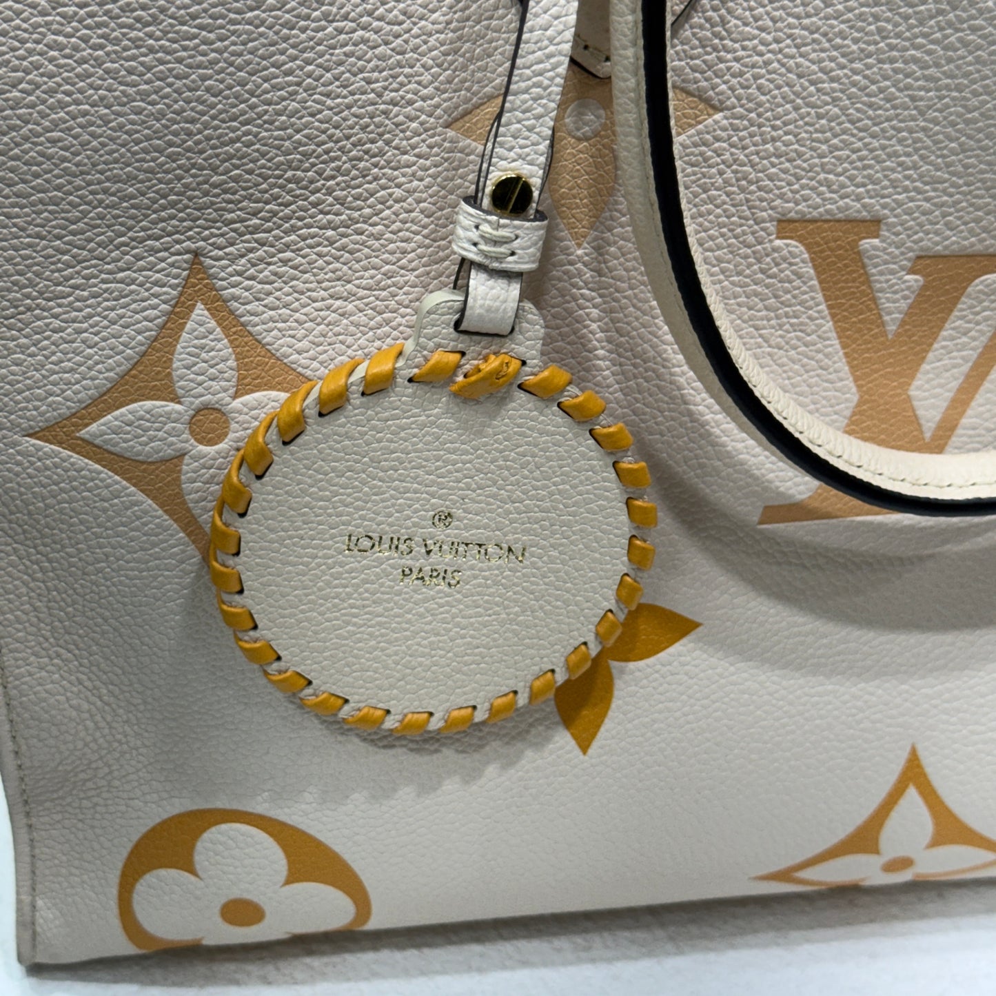 LOUIS VUITTON OnTheGo MM Tote Cream Saffron