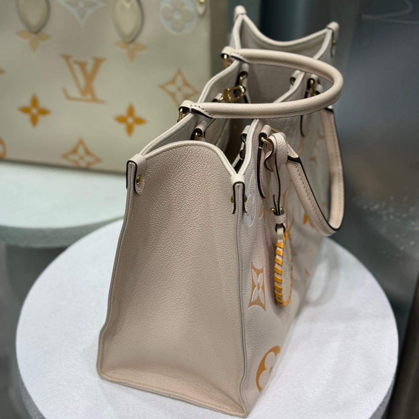 LOUIS VUITTON OnTheGo MM Tote Cream Saffron